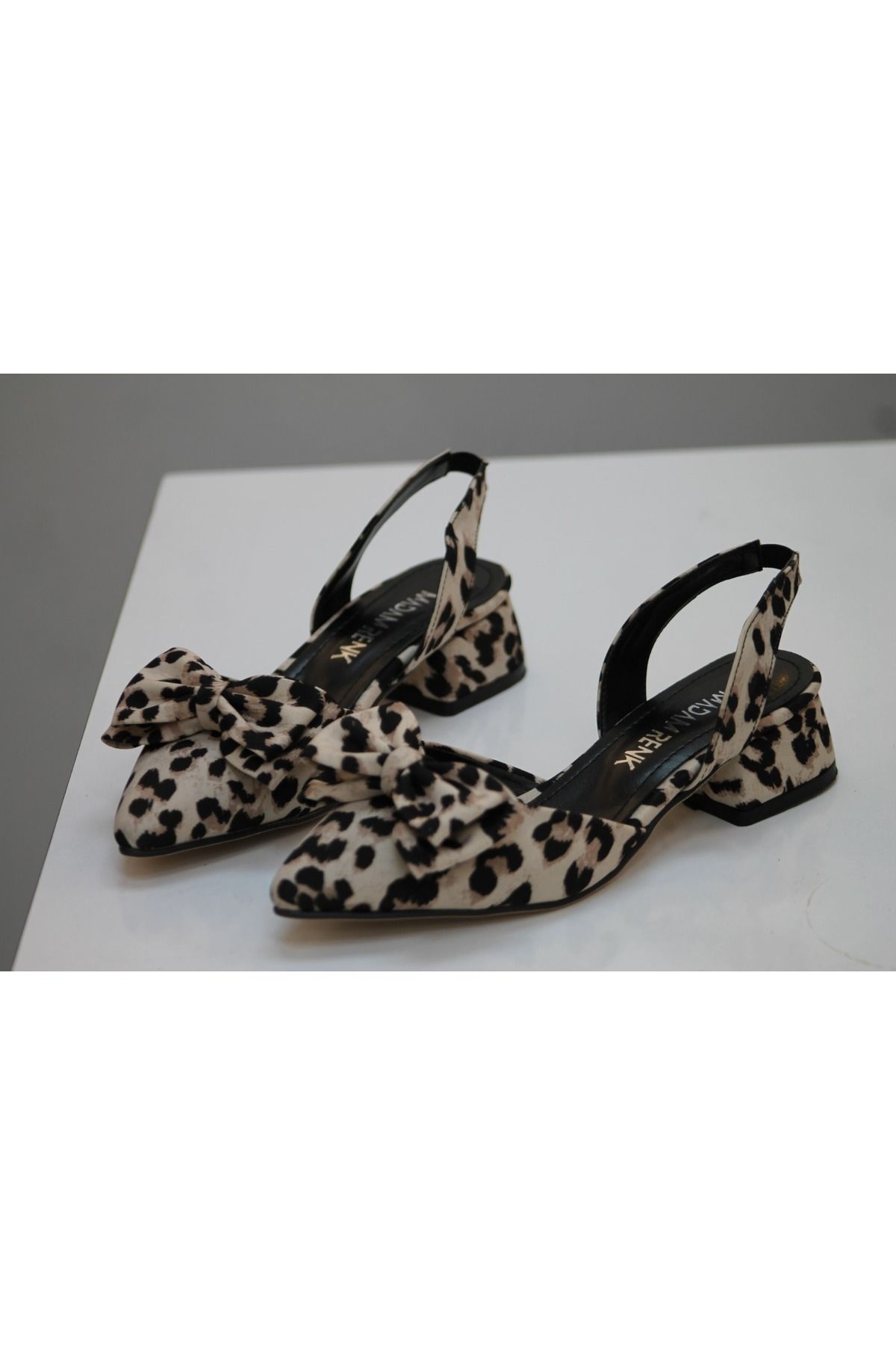 MRZ SHOES KADIN FİYONKLU SİVRİ BURUN TOPUKLU AYAKKABI