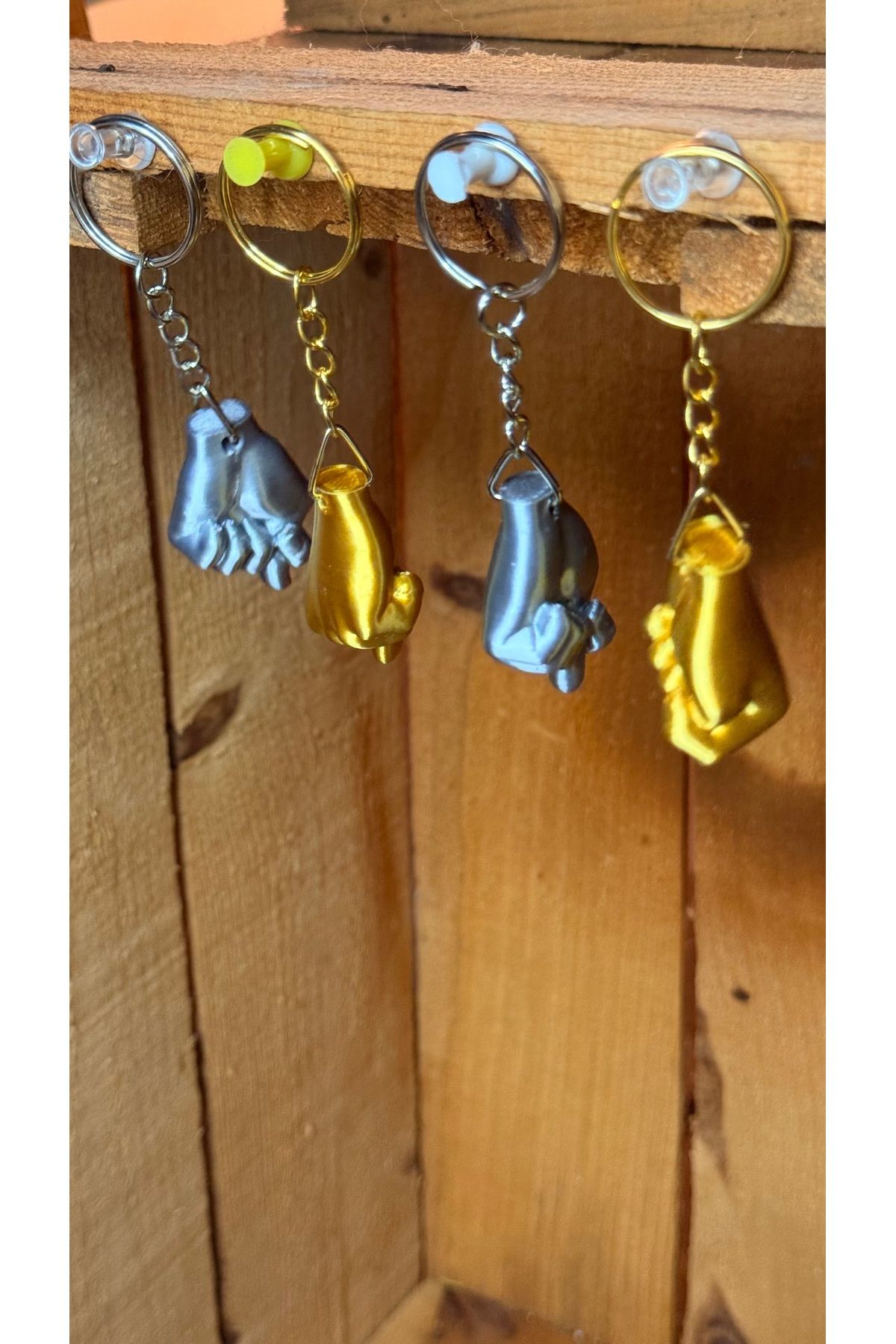 Chamelon Studio-Nah Pointed Keychain Model Set of 4 Metallic |   Nah Keychain |   Funny Hand Sign 3