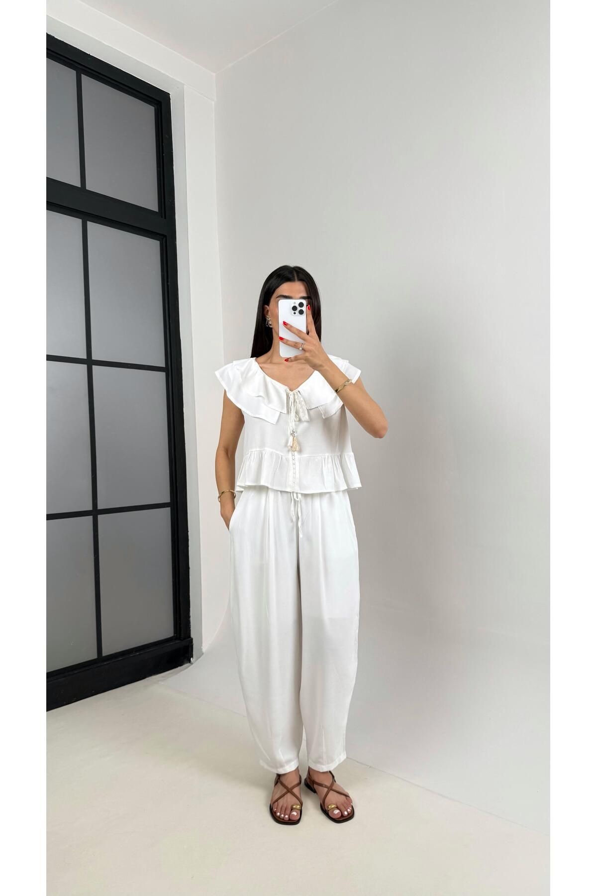Gaus Beyaz Yaka Fırfırlı Bluz Beli Lastikli Pantolon Gofre Takım Gaus00460