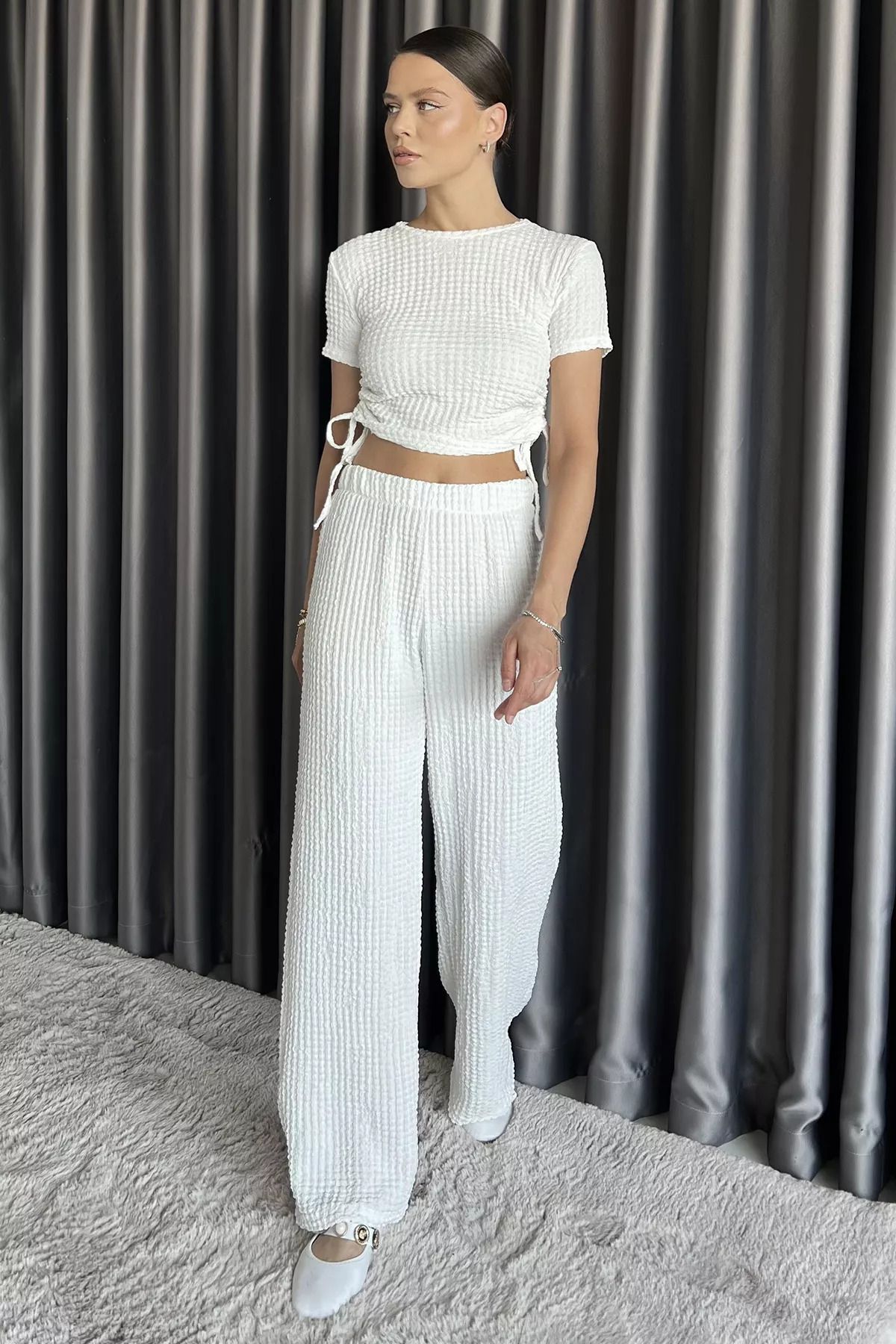 GÜLSELİ-White Women's Self Patterned Side Gathered Blouse Pants Double Suit 4
