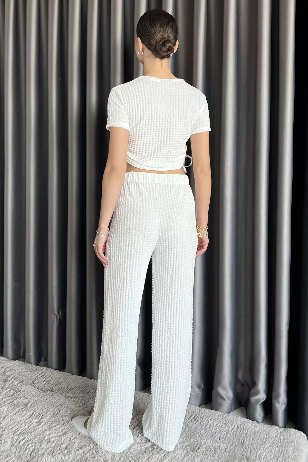 GÜLSELİ-White Women's Self Patterned Side Gathered Blouse Pants Double Suit 2