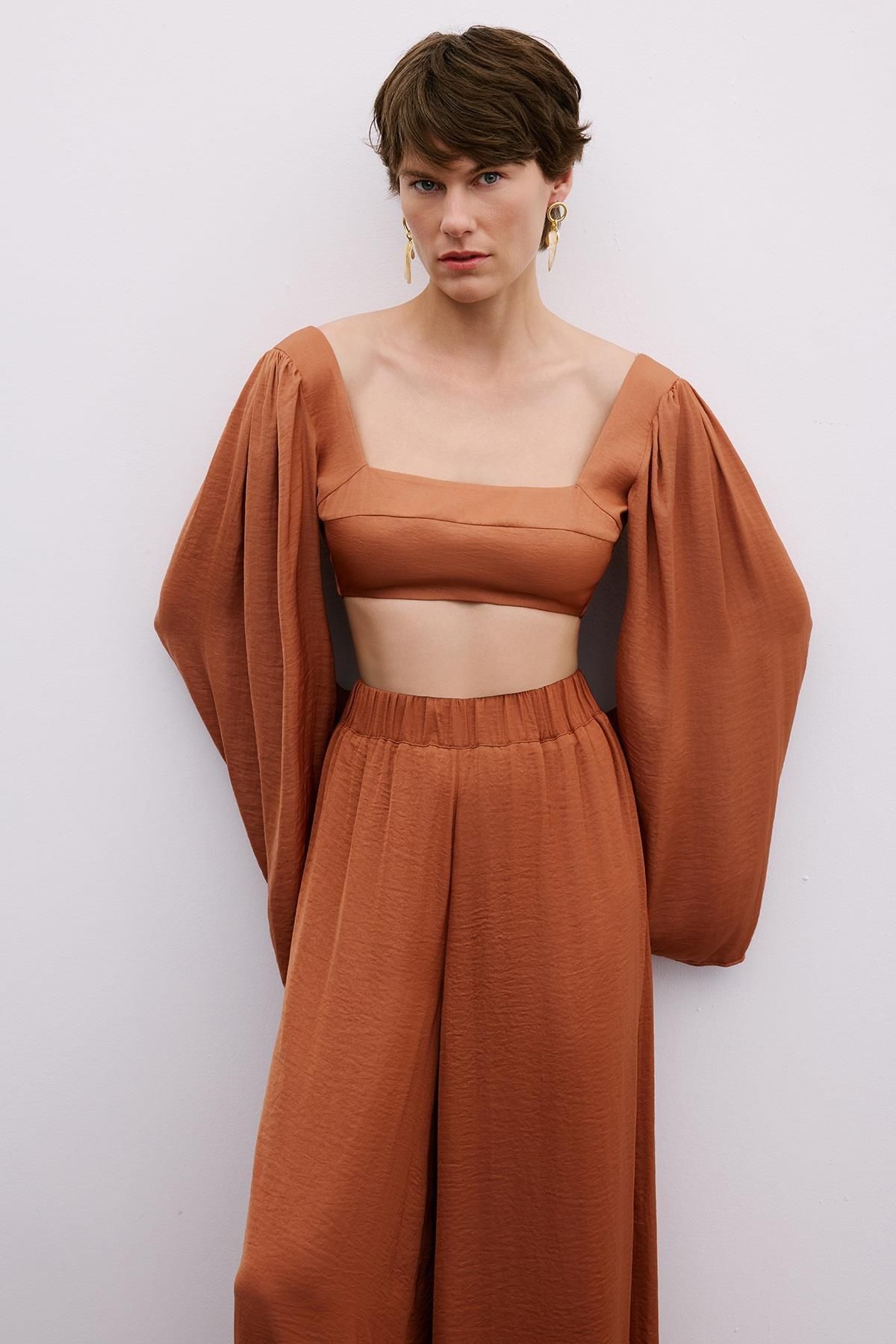 Rue Studio Omuz Bağlamalı Geniş Kollu Somon Crop Bluz