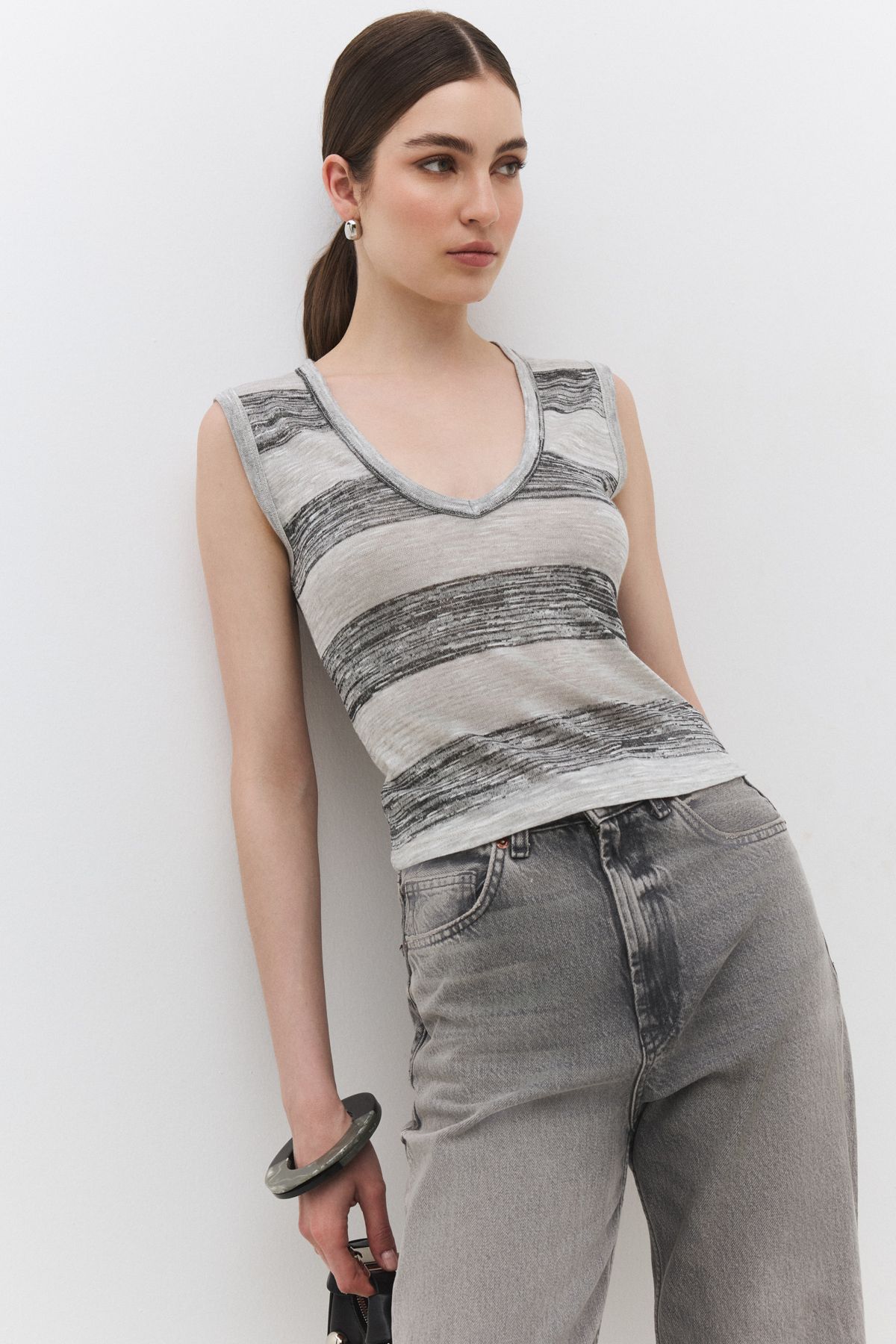 No Matter What Gri Çizgili V Yaka Kolsuz Slim Fit Top