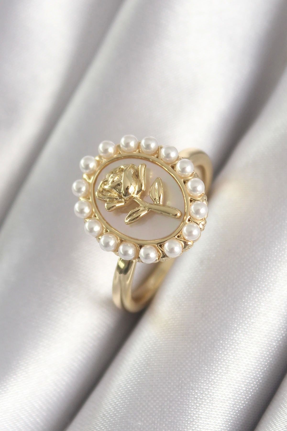 OurStyles Pirinç Gold Renk Portre Gül Model İnci Detay Kadın Yüzük - TJ-BYK3063