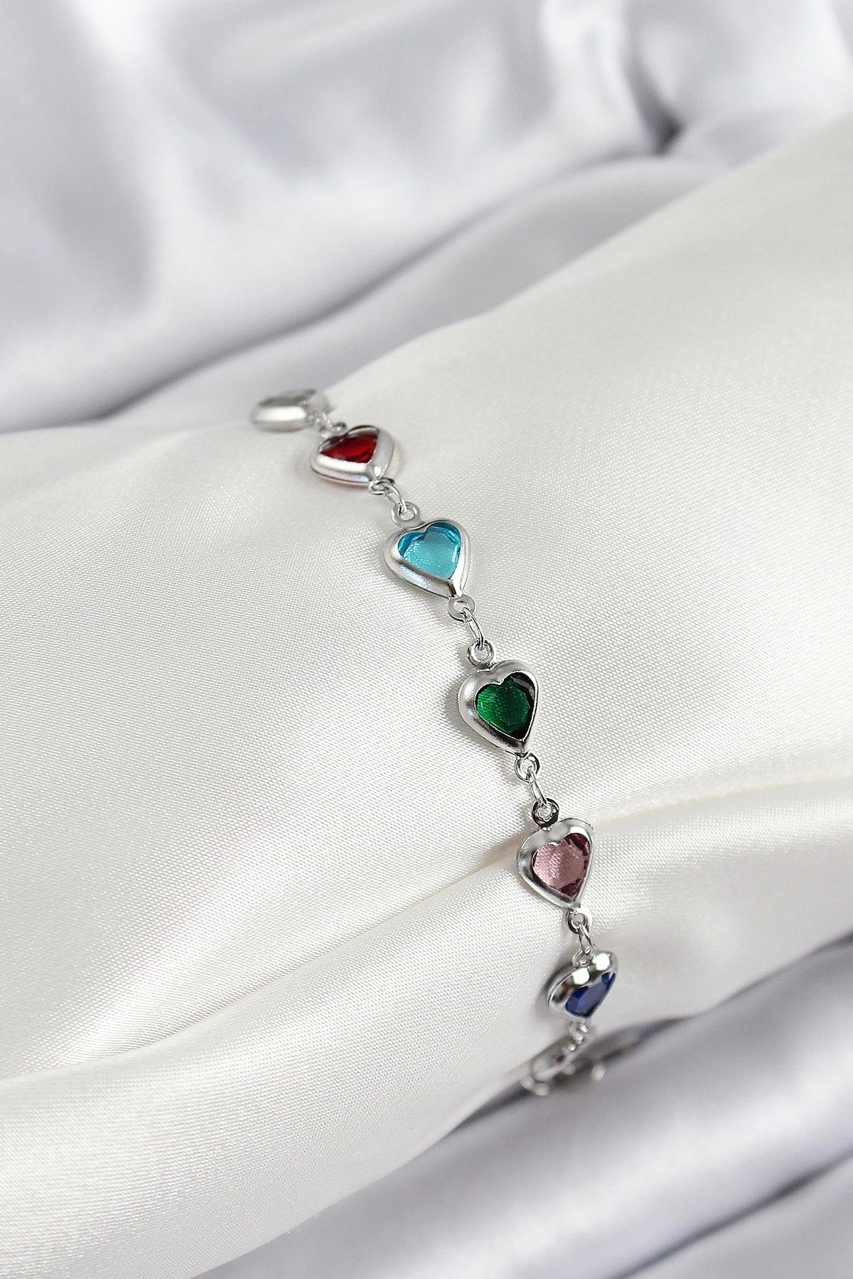 OurStyles Pirinç Gümüş Renk Karışık Renk Kalp Zirkon Taşlı Kadın Bileklik - TJ-BB7052