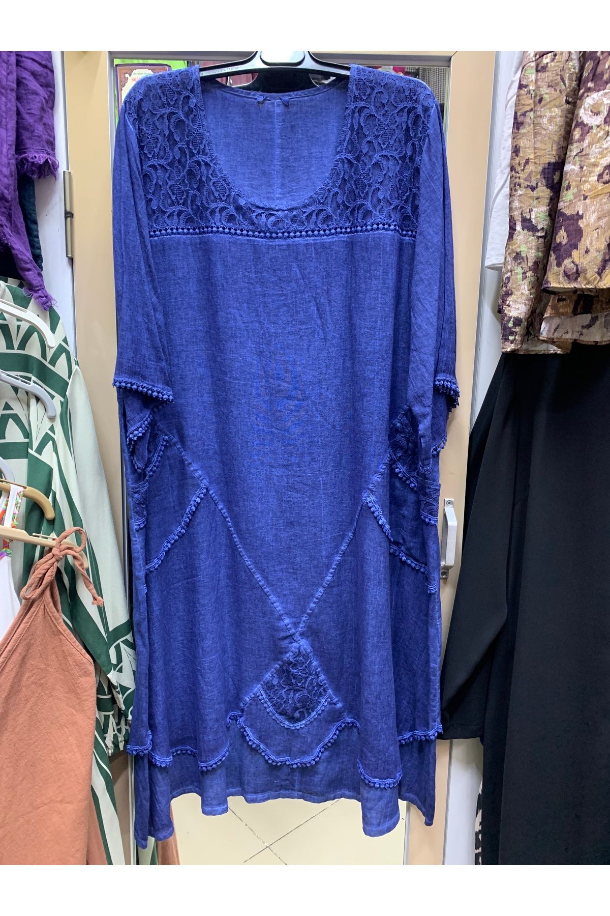 Butik Kadın büyük beden keten astarlı dantel detaylı yarım kol ara boy elbise