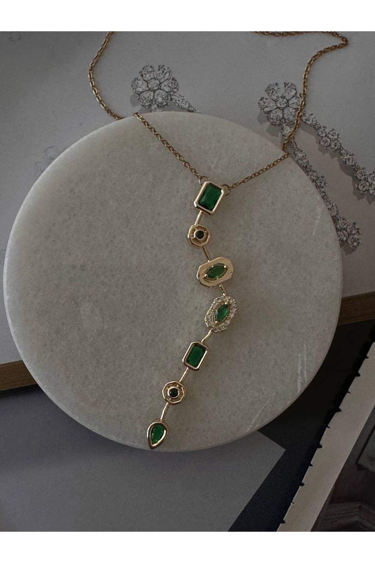 Esmeray Aksesuar Gold Renk Paslanmaz Çelik Zirkon Yeşil Taşlı ( Y ) Tasarım Kolye Uzunluk 45 cm.