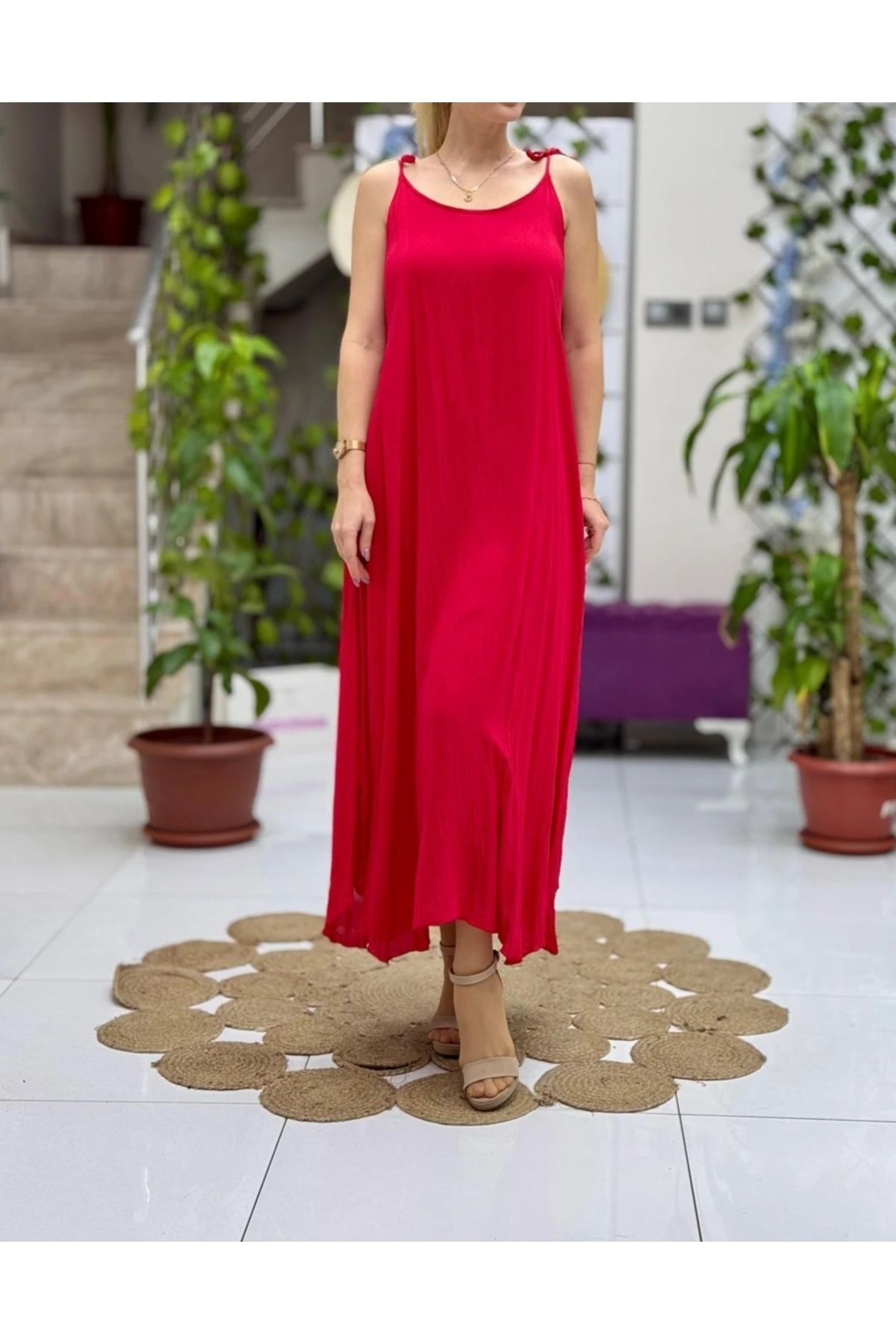 Butik Şans Askılı Yırtmaç Detaylı Vual Dokuma Elbise