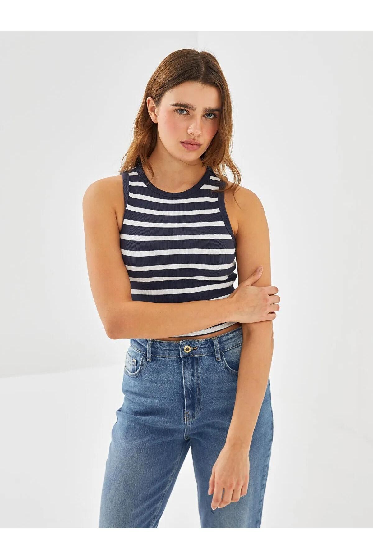 LC Waikiki LCW Vision Bisiklet Yaka Çizgili Kadın Crop (S5)