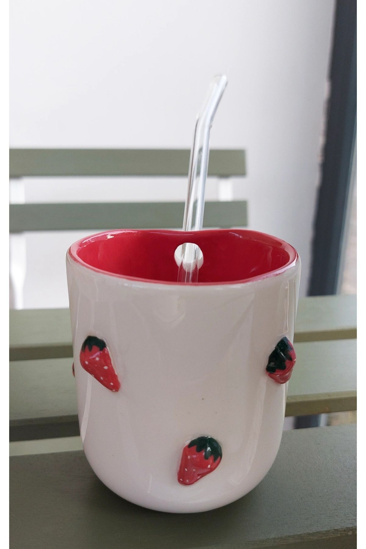 Ohlala Atelier Çilek Desenli Seramik El Yapımı Pipetli Kupa Soğuk Kahve Kupası Handmade Ice Latte Mug