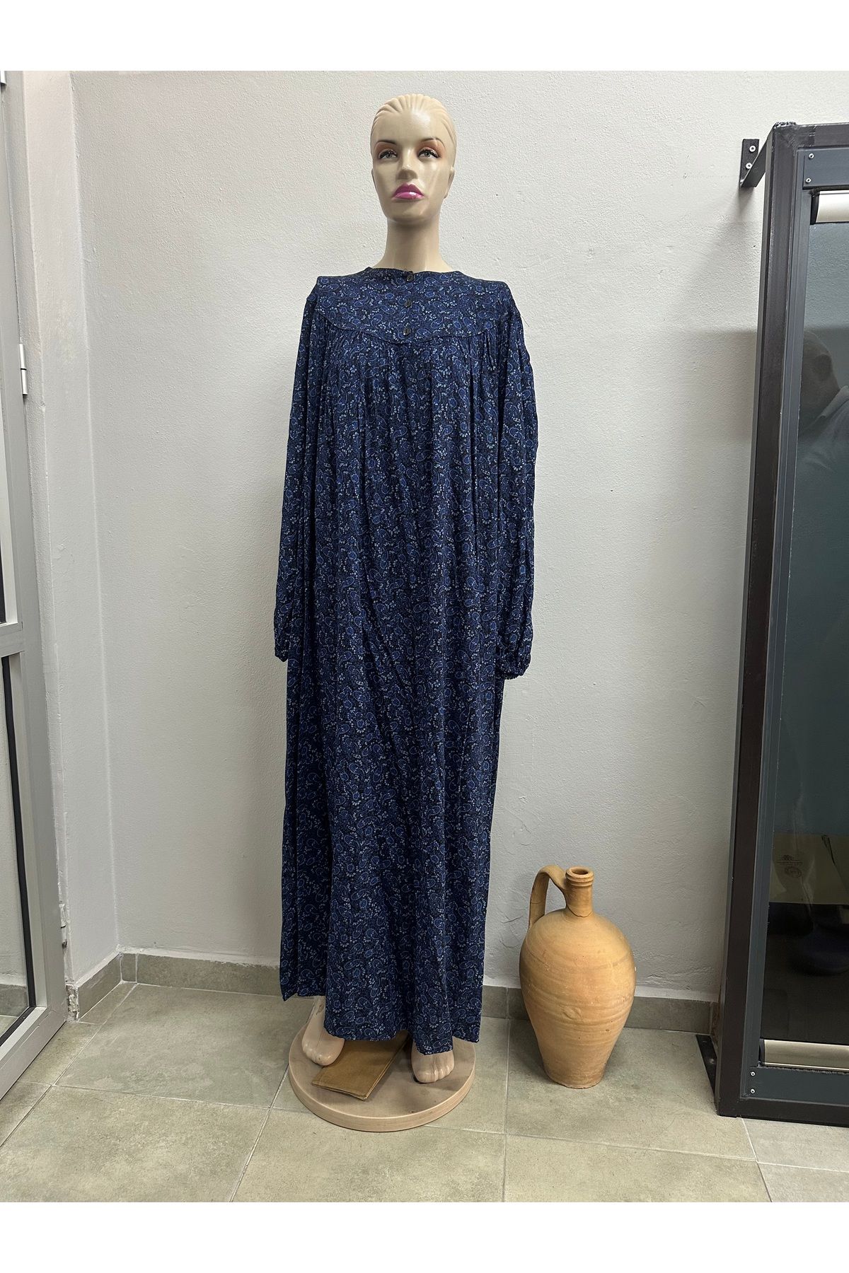 Zülal İthal Kumaş, Yuvarlak Yaka, Lastik Kol, (76*2=152 cm. Göğüs/ Boy 145 ölçü YOK.