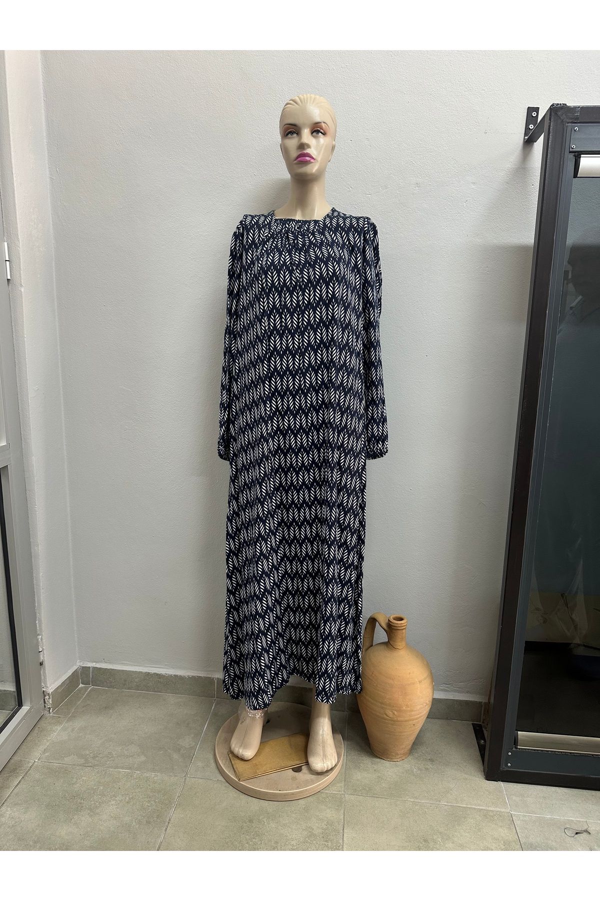 Zülal İthal Kumaş, Kare Yaka, Lastik Kol, (57*2=114 cm. Göğüs/ Boy 137 ölçü YOK.