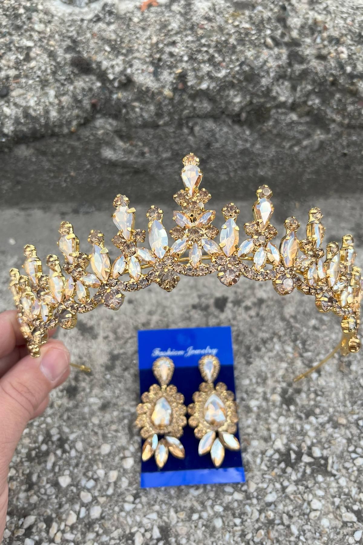 Hobigram Elvira Gold Gelin Kına Tacı Özel Gün Aksesuar Kadın Taç Ve Üç Mekik Küpe Takımı