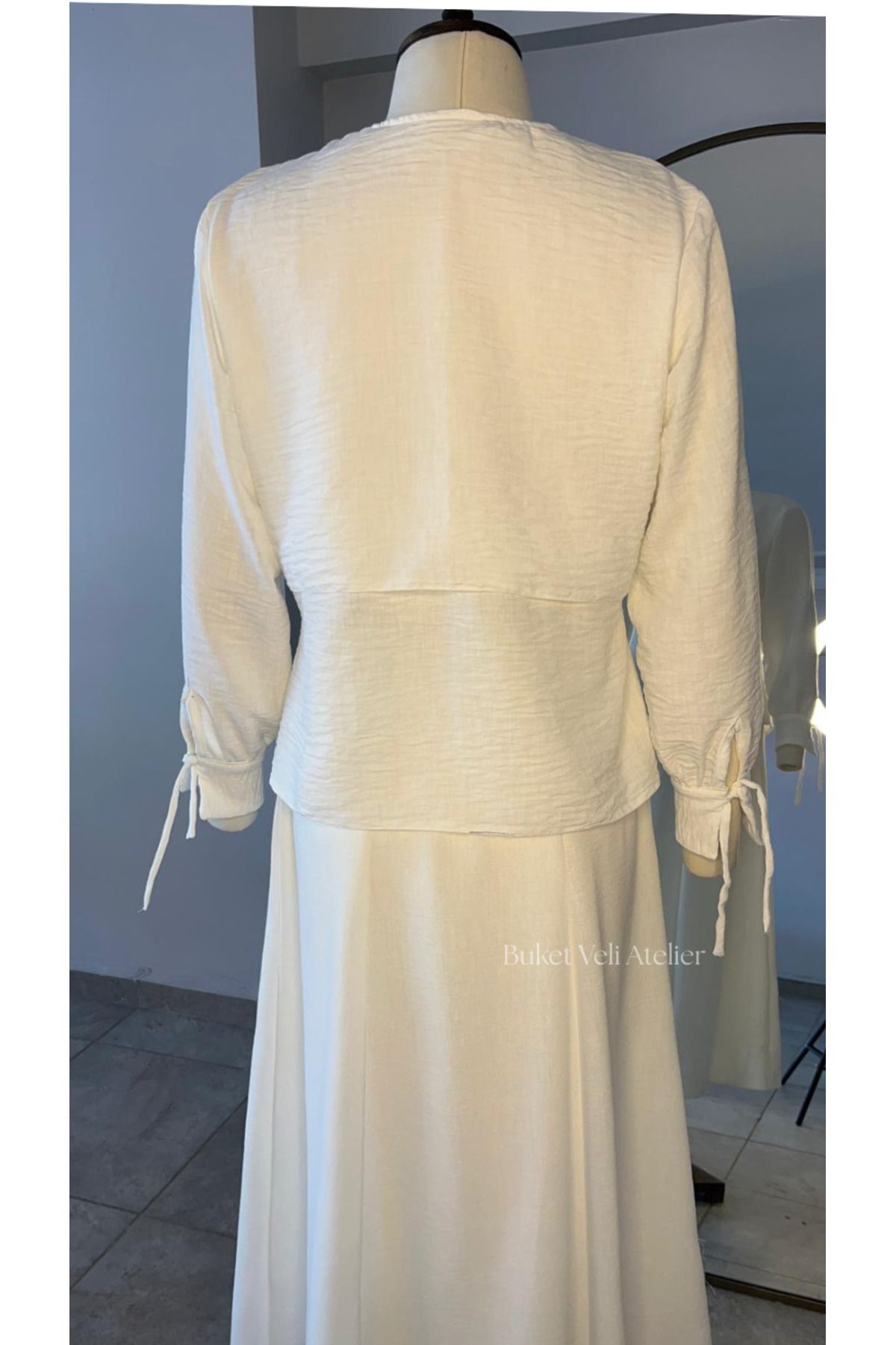 Buket Veli Atelier Beyaz Keten Parçalı Tesettür Etek Üstü Kraşlı Bağlamalı Bluz