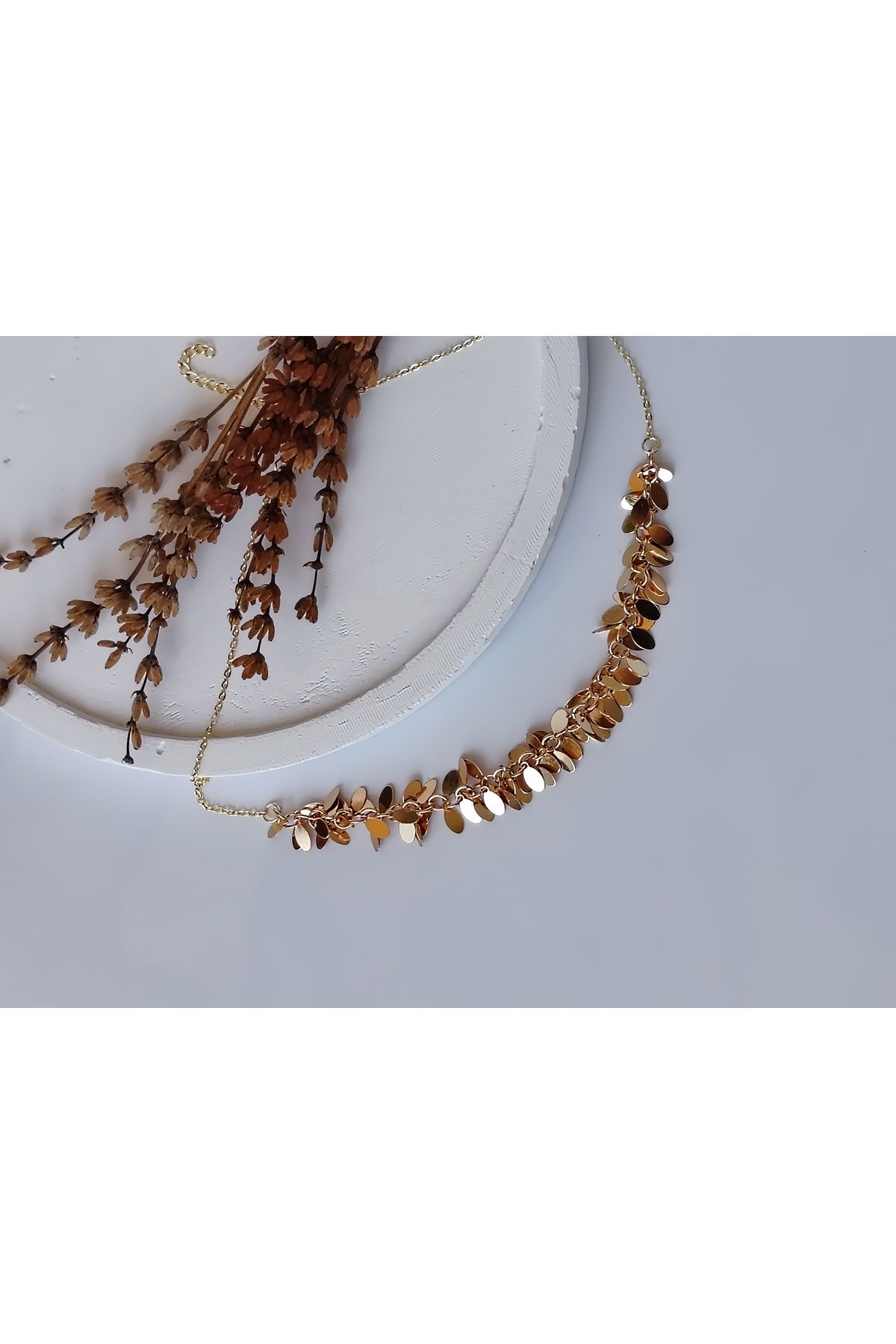 YK JEWELRY Altın Yaprak Formlu Hareketli Zincir Detaylı Kolye