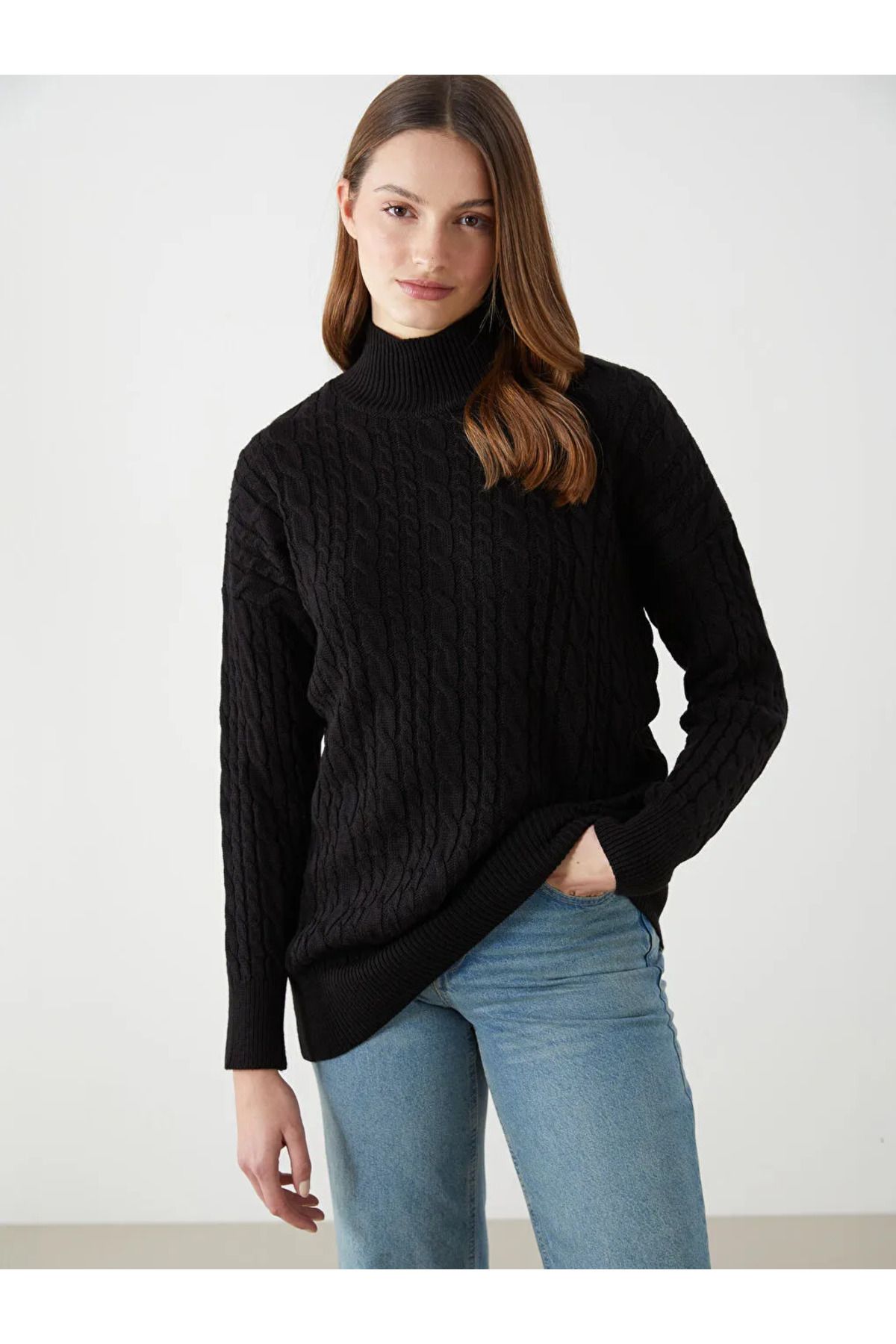 LC Waikiki LCW Modest Siyah Yarım Balıkçı Yaka Kendinden Desenli Kadın Triko Tunik