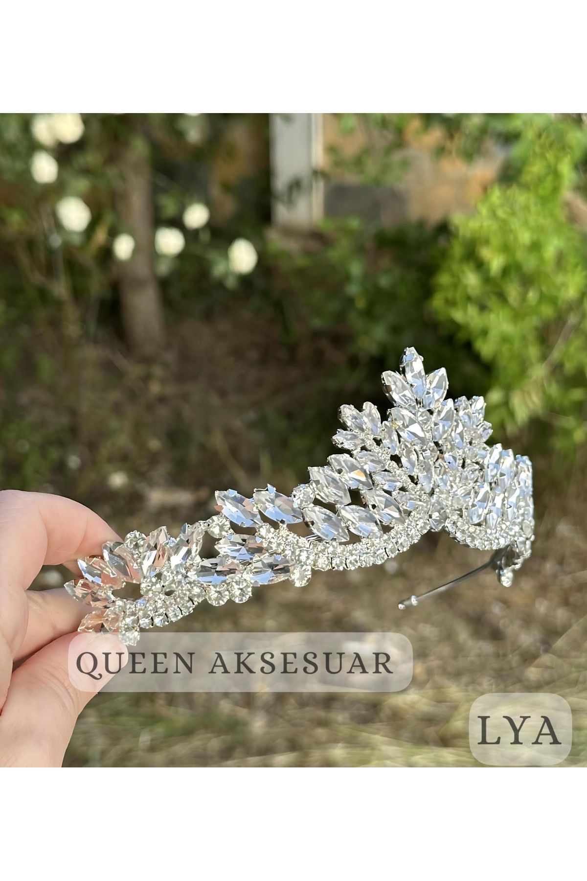 QUEEN AKSESUAR LYA elmas beyaz kristal taşlı lüks tasarım nişan gelin tacı metal taç yüksek tepeli otantik motifli