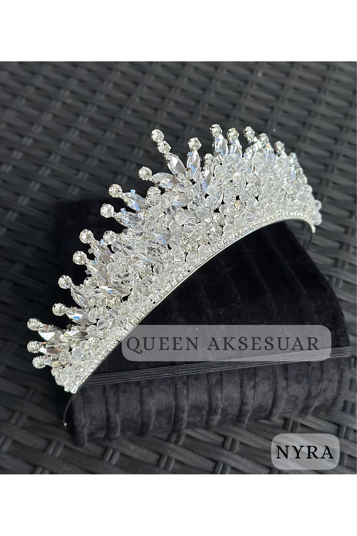 QUEEN AKSESUAR NYRA elmas beyaz kristal taşlı lüks tasarım nişan gelin tacı metal taç yüksek tepeli otantik motifli