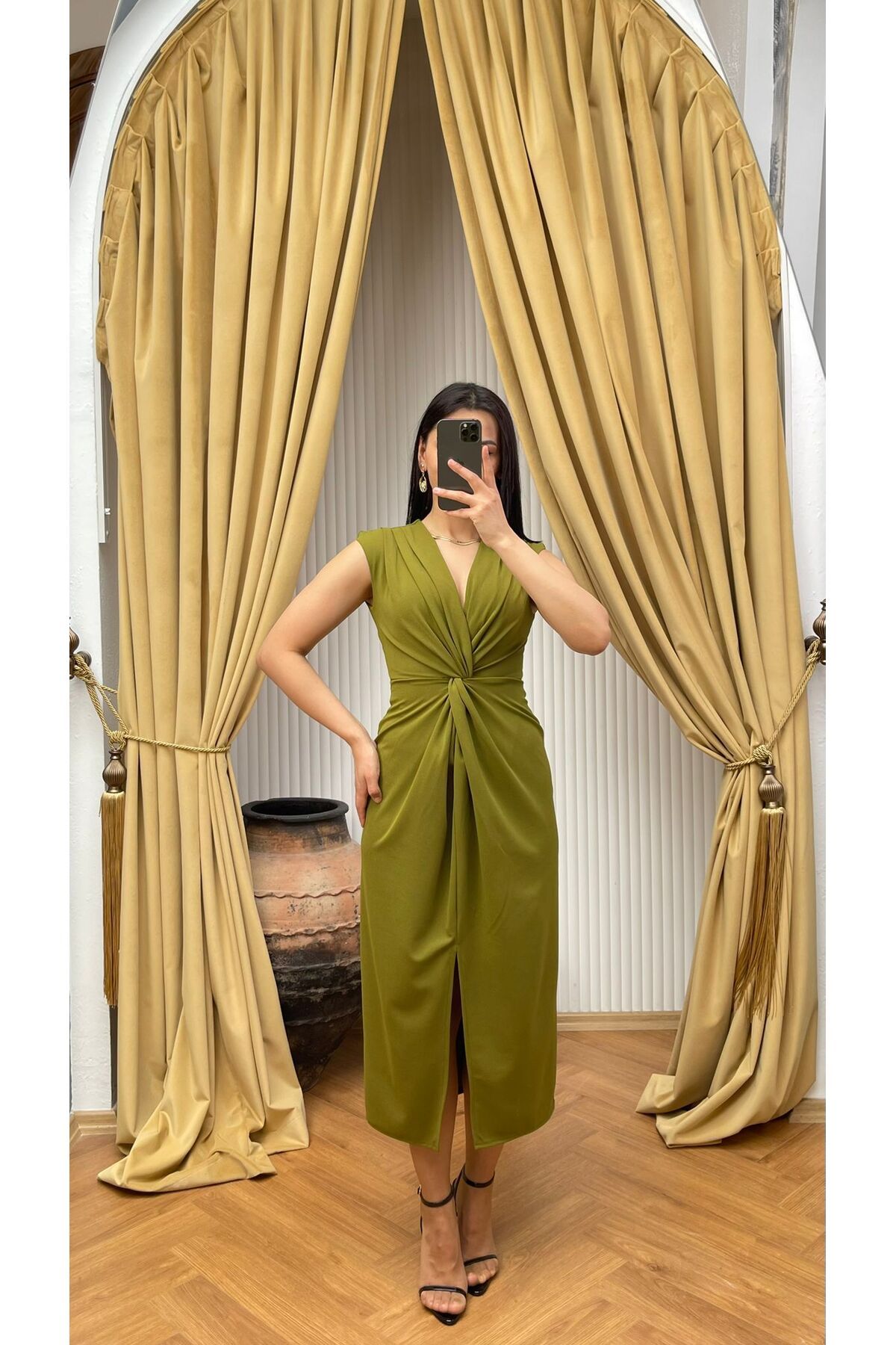 Nida Boutique Kruvaze Yaka Bel Düğüm Detaylı Yırtmaçlı Midi Boy Örme Krep Elbise