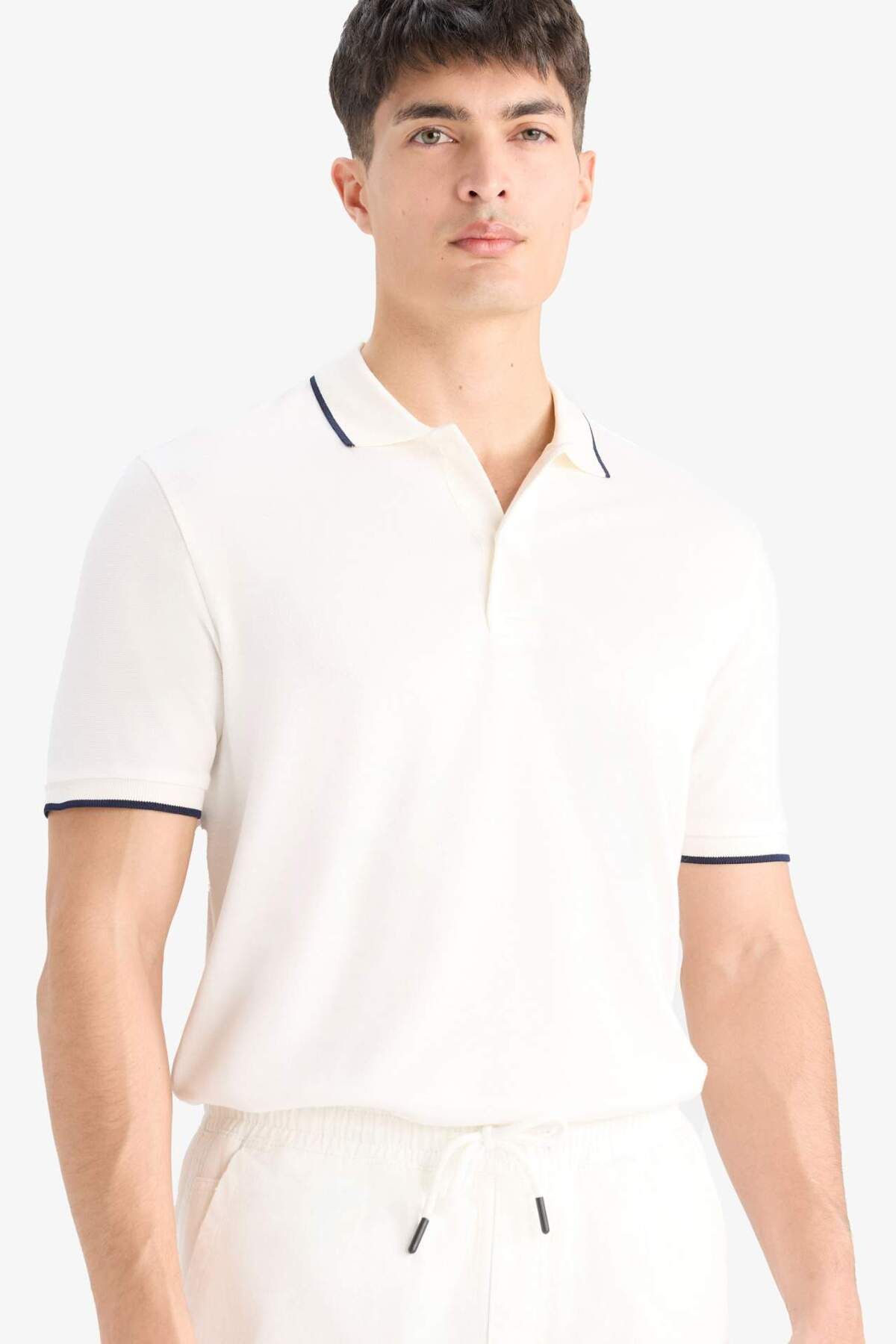 DeFacto Regular Fit Kısa Kollu Dokulu Beyaz Pike Polo Tişört E2621AX25SM