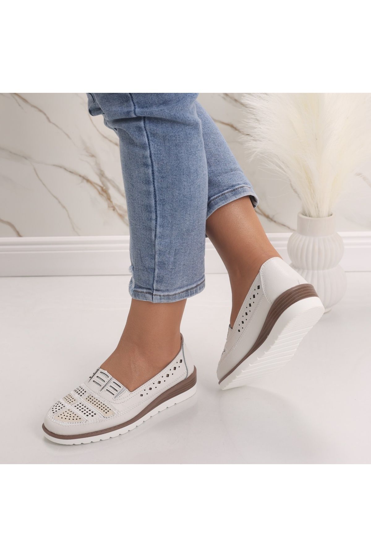 MODA STİL-Women's casual white shoes made of natural leather Saina, 39 5