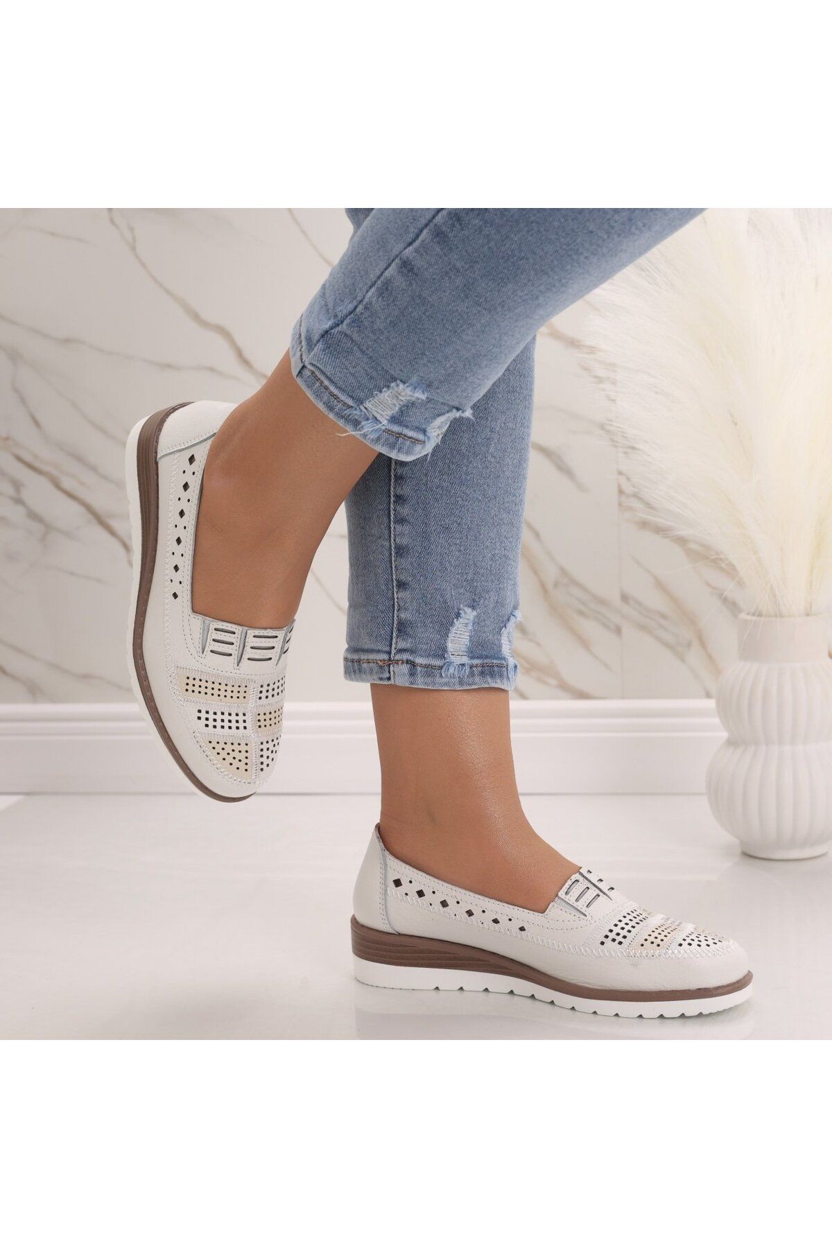 MODA STİL-Women's casual white shoes made of natural leather Saina, 39 4