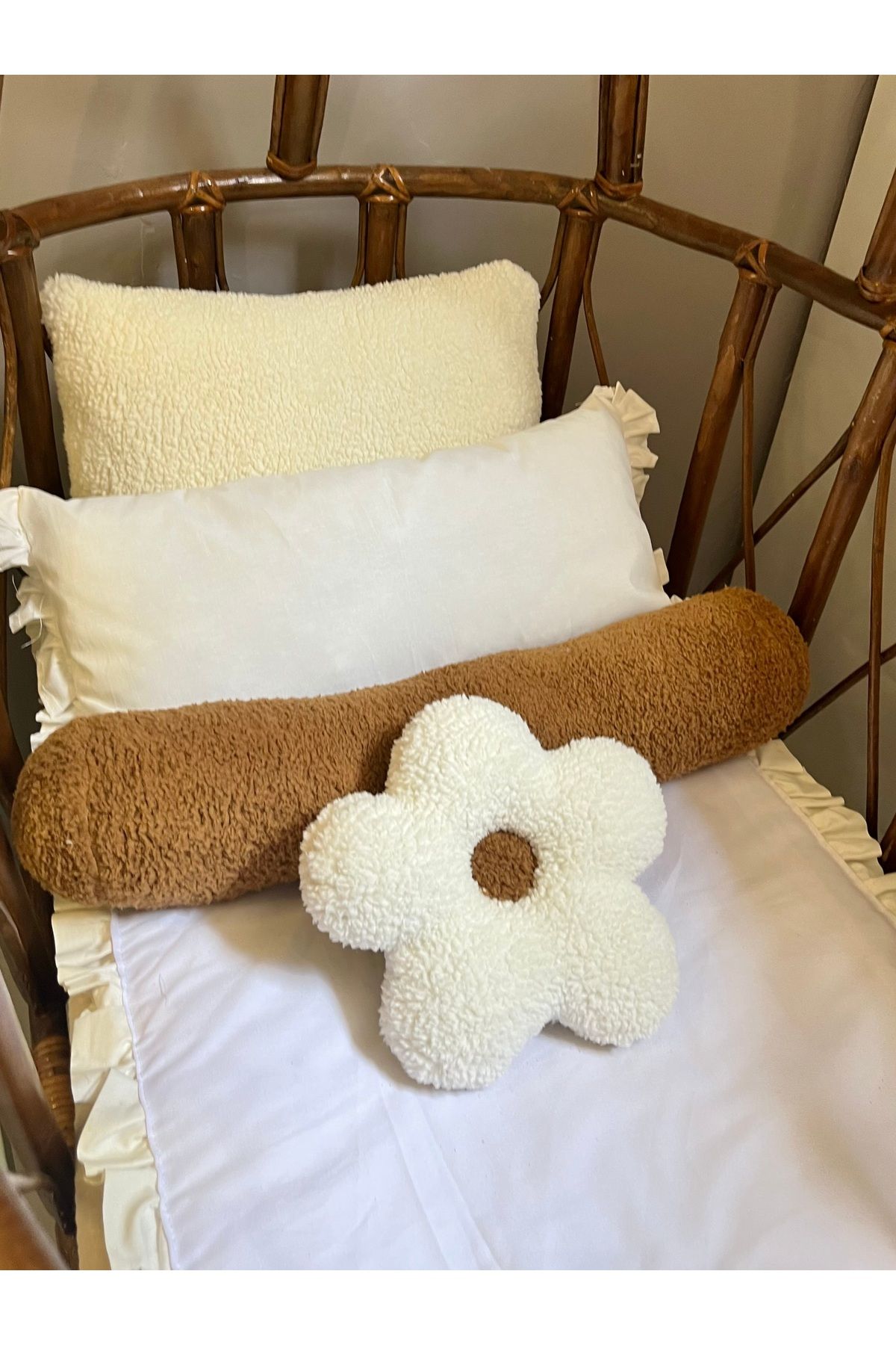 Cherry Bloom Cotton Teddy Peluş Papatya Yastık Mini Krem