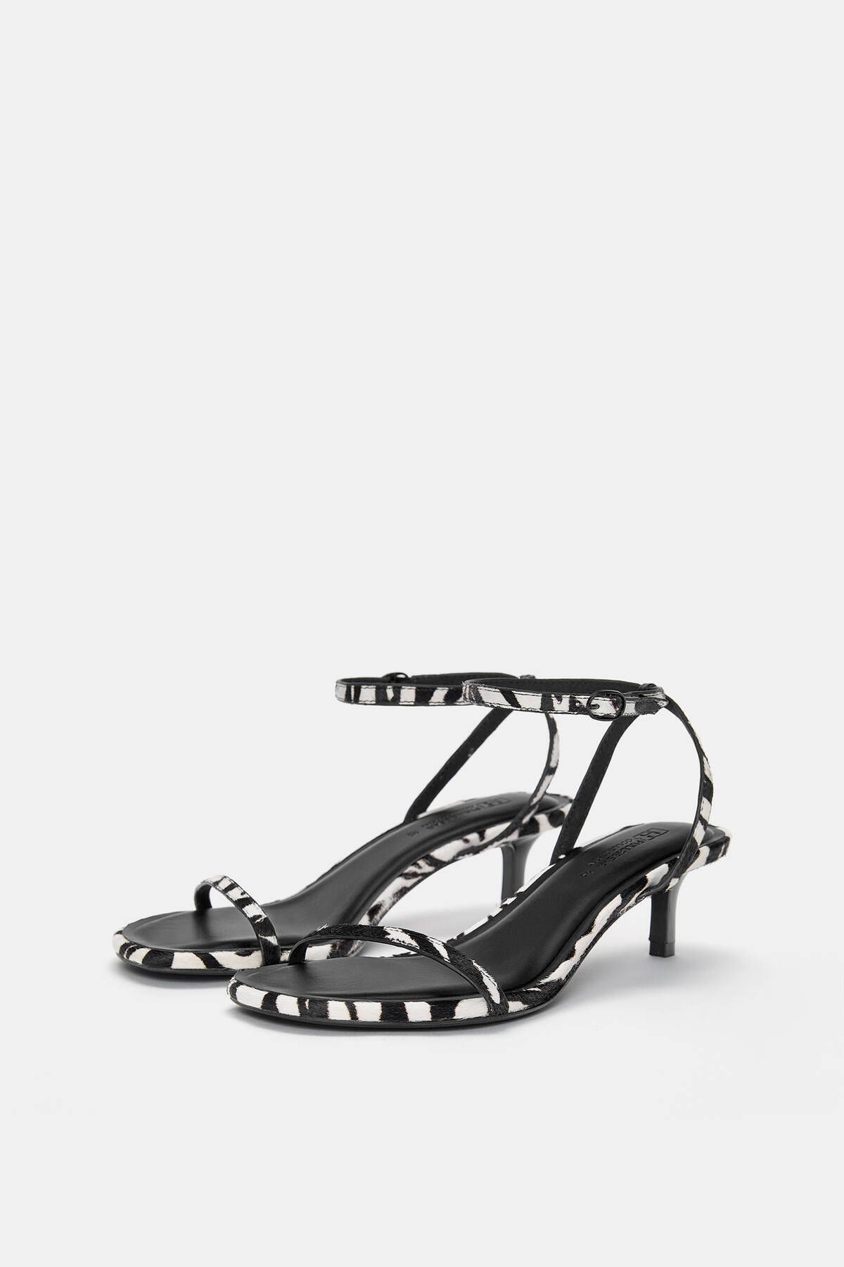 Pull & Bear Zebra desenli deri topuklu sandalet