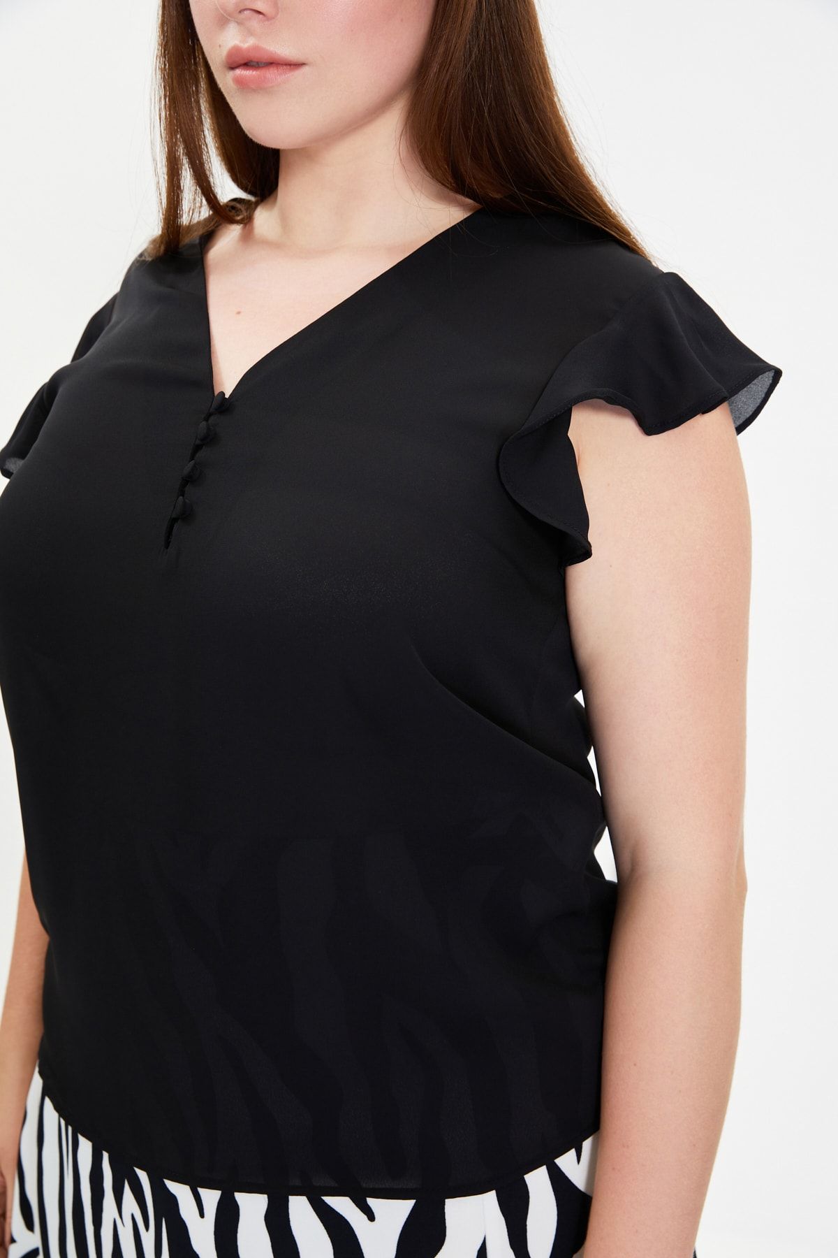 Trendyol Collection-Czarna, szczegółowa, zwiewna, półprzezroczysta bluzka z guzikami TWOSS20BZ0894 14