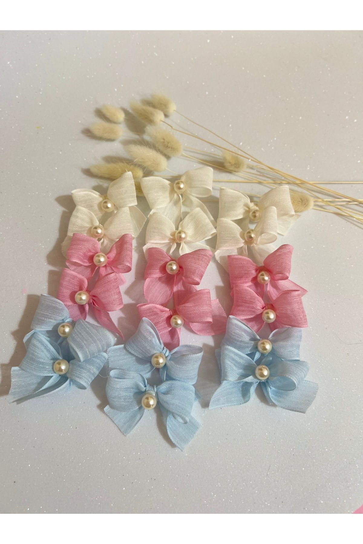 Light of Love İnci Detaylı Karışık Renkte Hazır Fiyonk - Ekru-Pembe-Mavi - Keten Kurdele - 30 Adet