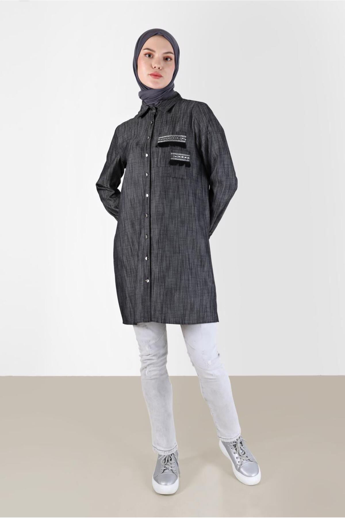 آلوینا تونیک دکمهدار با جزئیات کار ۴۲۴۴۶ آلوینا تونیک دکمهدار با جزئیات کار ۴۲۴۴۶