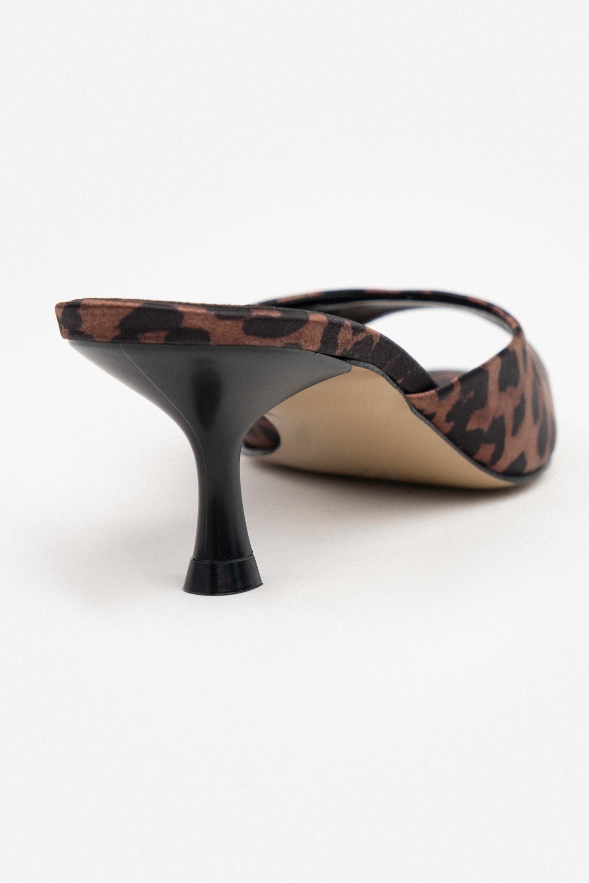 NİŞANTAŞI SHOES Promise Leo Saten Sivri Burun Kadın İnce Topuklu Terlik görsel 7