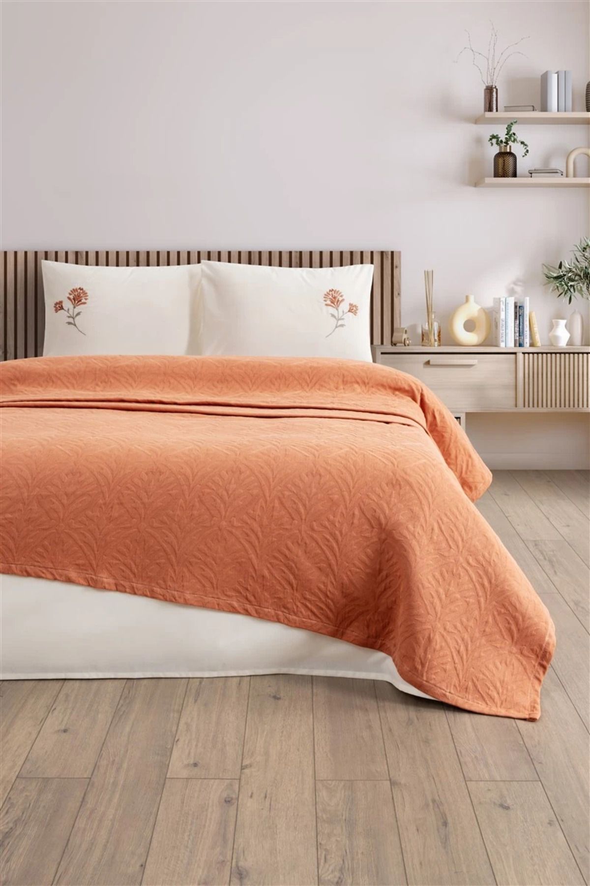 Sevim Tivoli Çift Kişilik Jakarlı Pike Takımı-4 Parça Yatak Örtüsü-220x240 cm-Kayısı