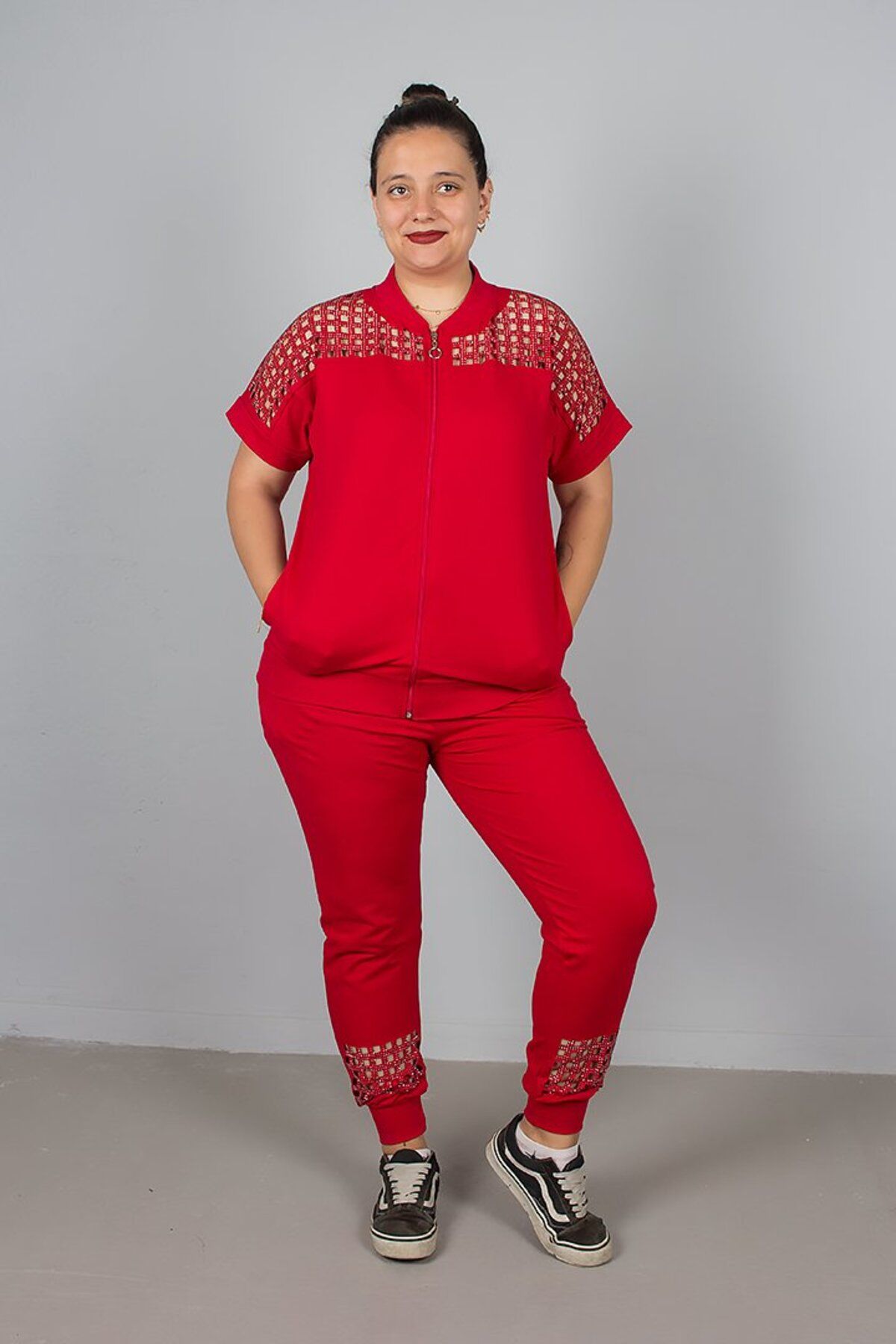 Truva XXL-Plus Size Tracksuit Set with Red Shoulder and Leg Detail – Stylish and Comfortable Design 5