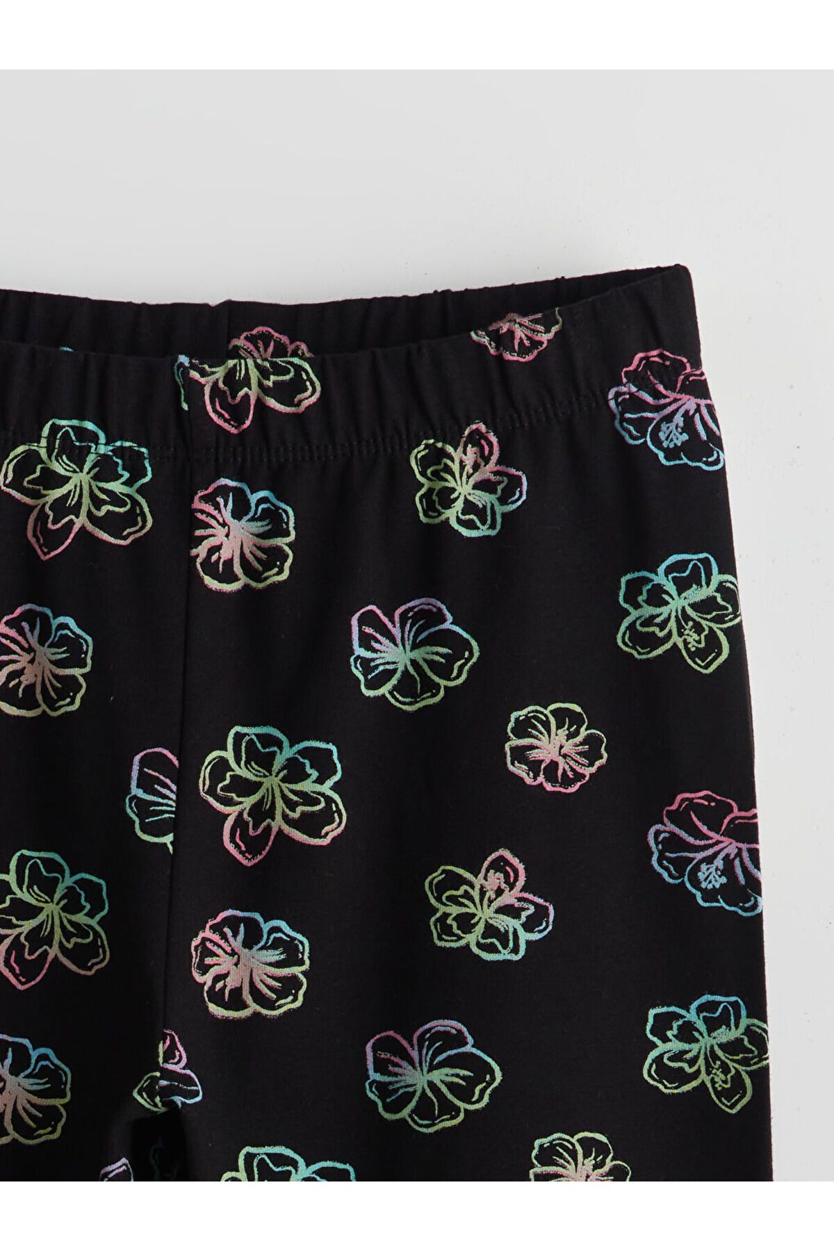 LC Waikiki Yeni Sezon Beli Lastikli Cicekli Kiz Cocuk 3/4 Boy Tayt - S5EI59Z4