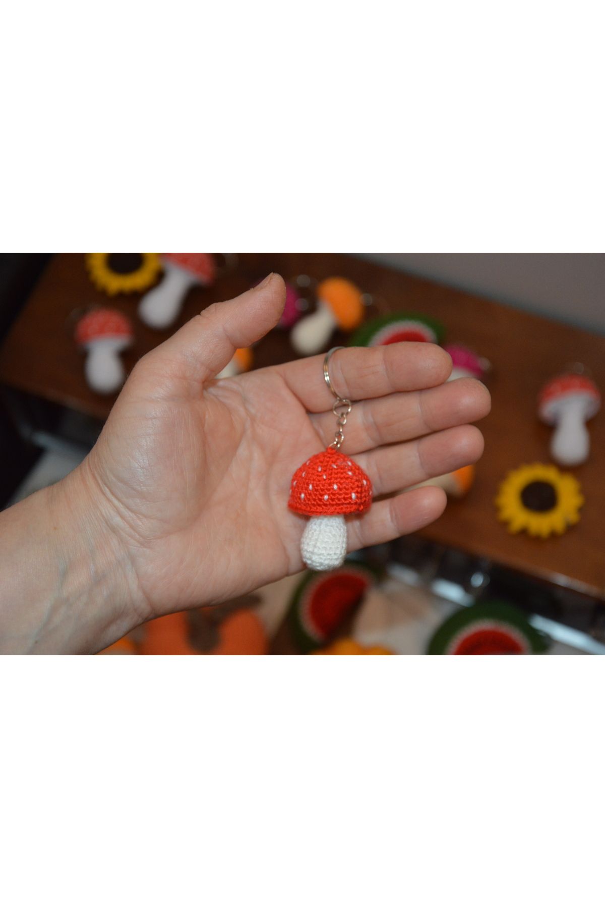 Perinin Elleri Tığ Örgü Amigurumi Mantar Anahtarlık - El Emeğiyle (Küçük)