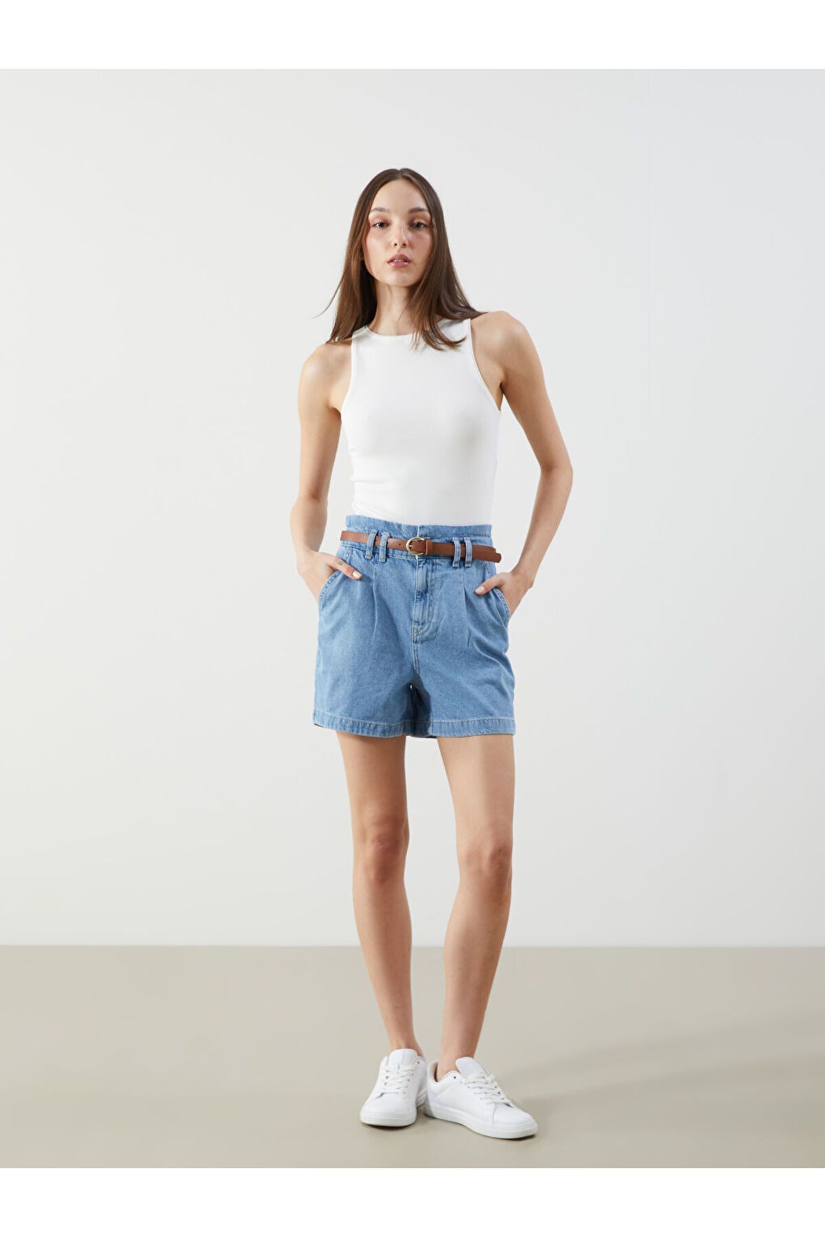 LC Waikiki Yeni Sezon Beli Kemerli Paperbag Kadin Jean Sort - S5DM40Z8