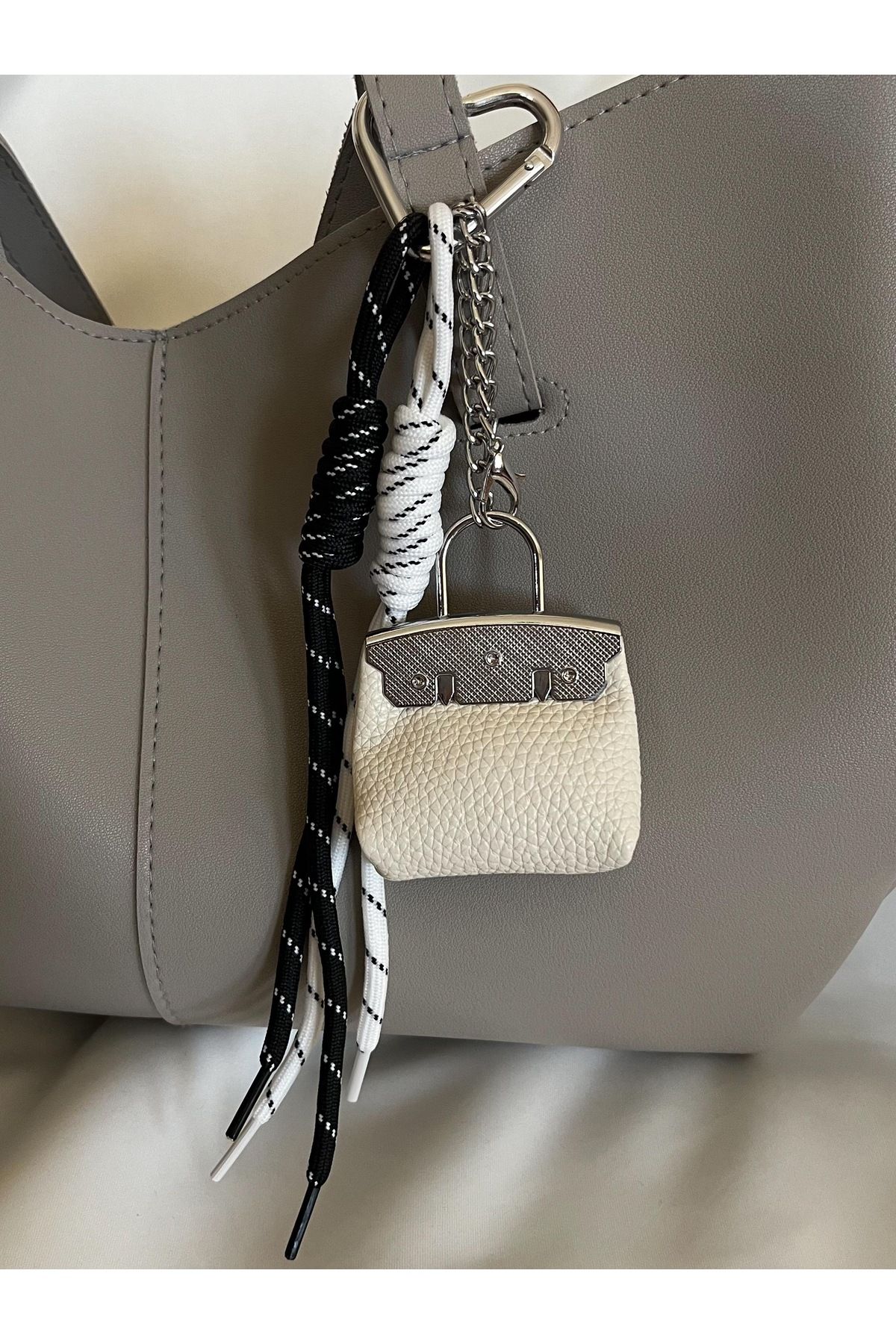 MODA Krem Çantalı Çanta Charmı