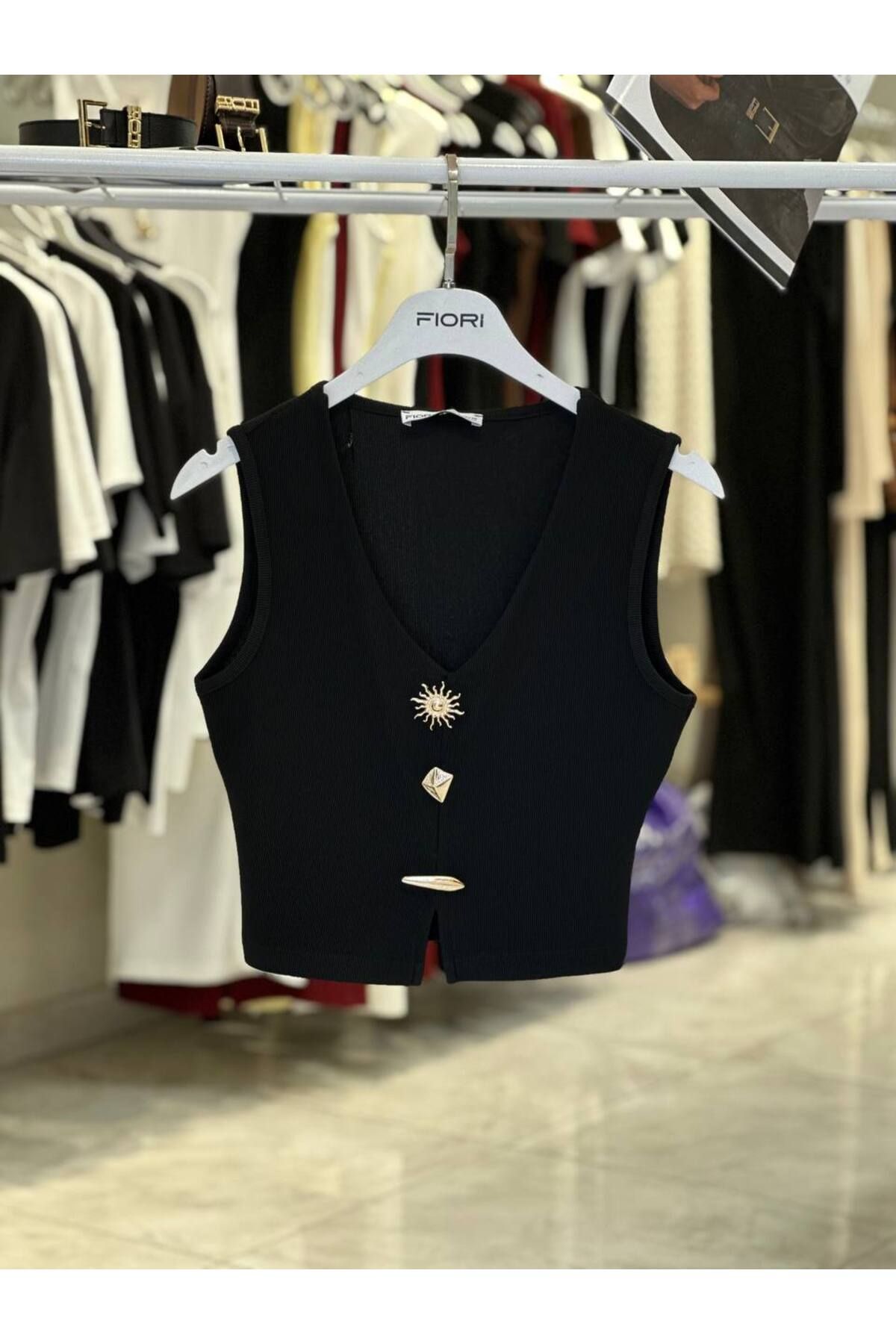 Fiori Drapeli V Yaka Güneş Aksesuarlı Bluz
