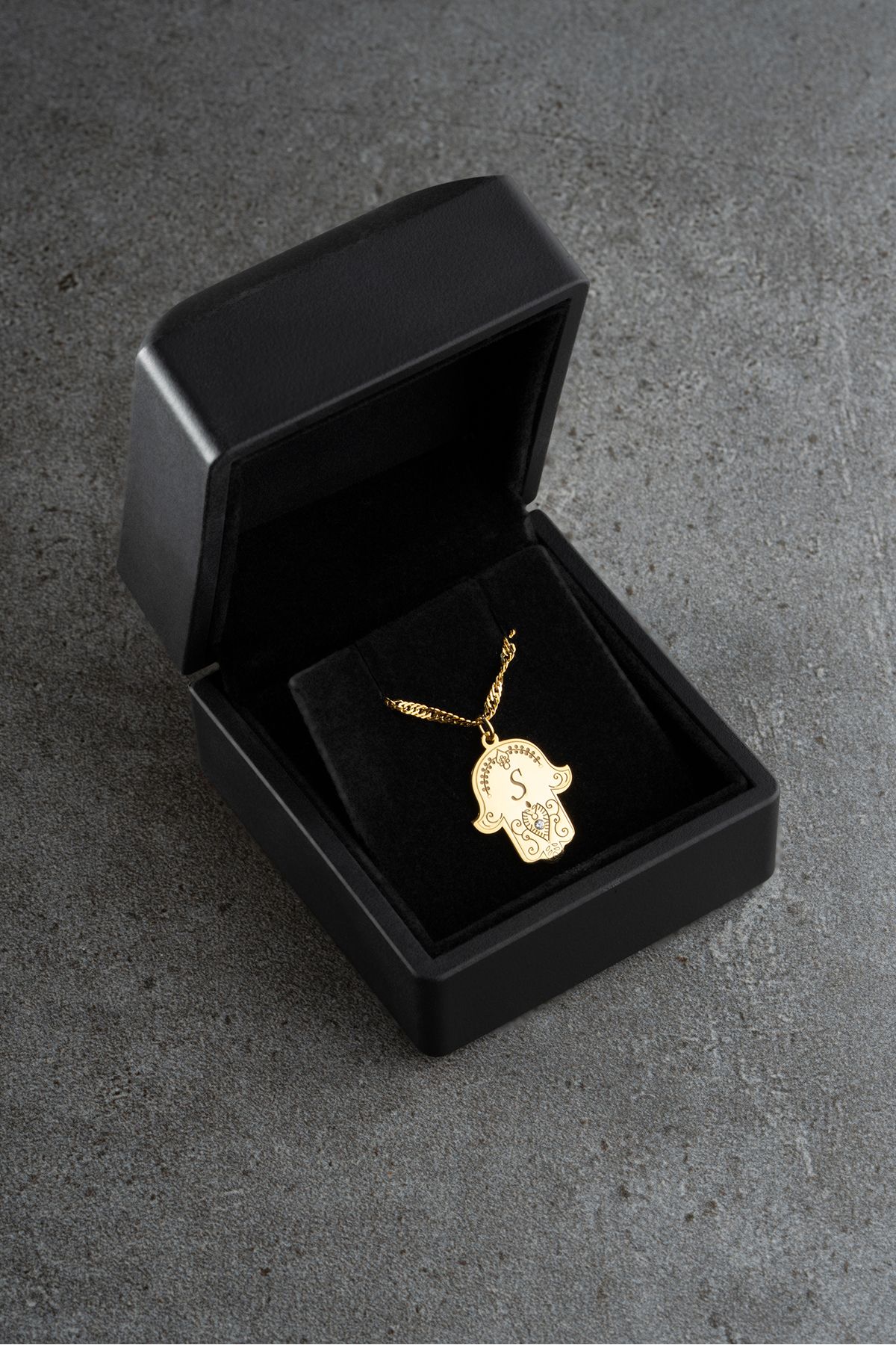 Silvano Jewelry 925 Ayar Gümüş Işıklı Kutuda Kişiye Özel Fatma Eli Harf Kolye