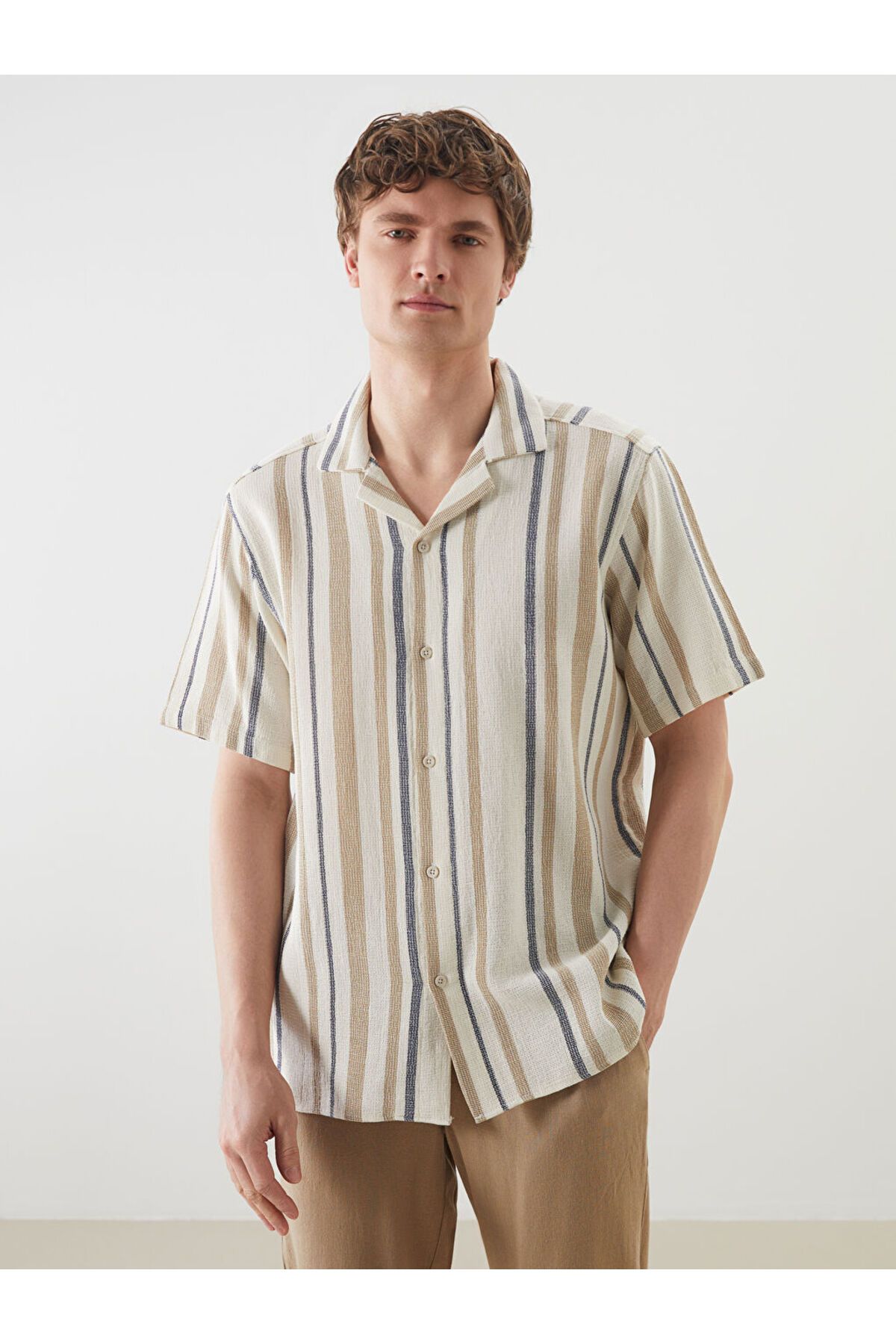LC Waikiki Regular Fit Kısa Kollu Çizgili Erkek Gömlek