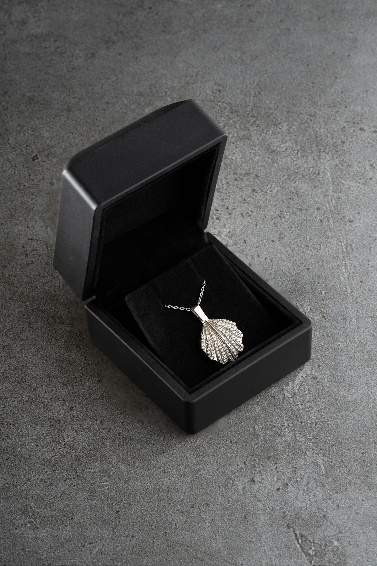 Silvano Jewelry 925 Ayar Gümüş Işıklı Kutuda Kişiye Özel Deniz Kabuğu Kolye
