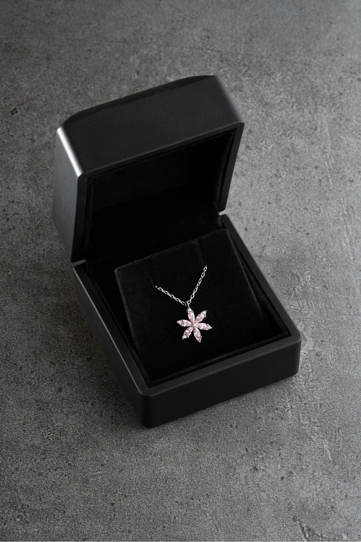Silvano Jewelry 925 Ayar Gümüş Işıklı Kutuda Pembe Taşlı Lotus Kolye