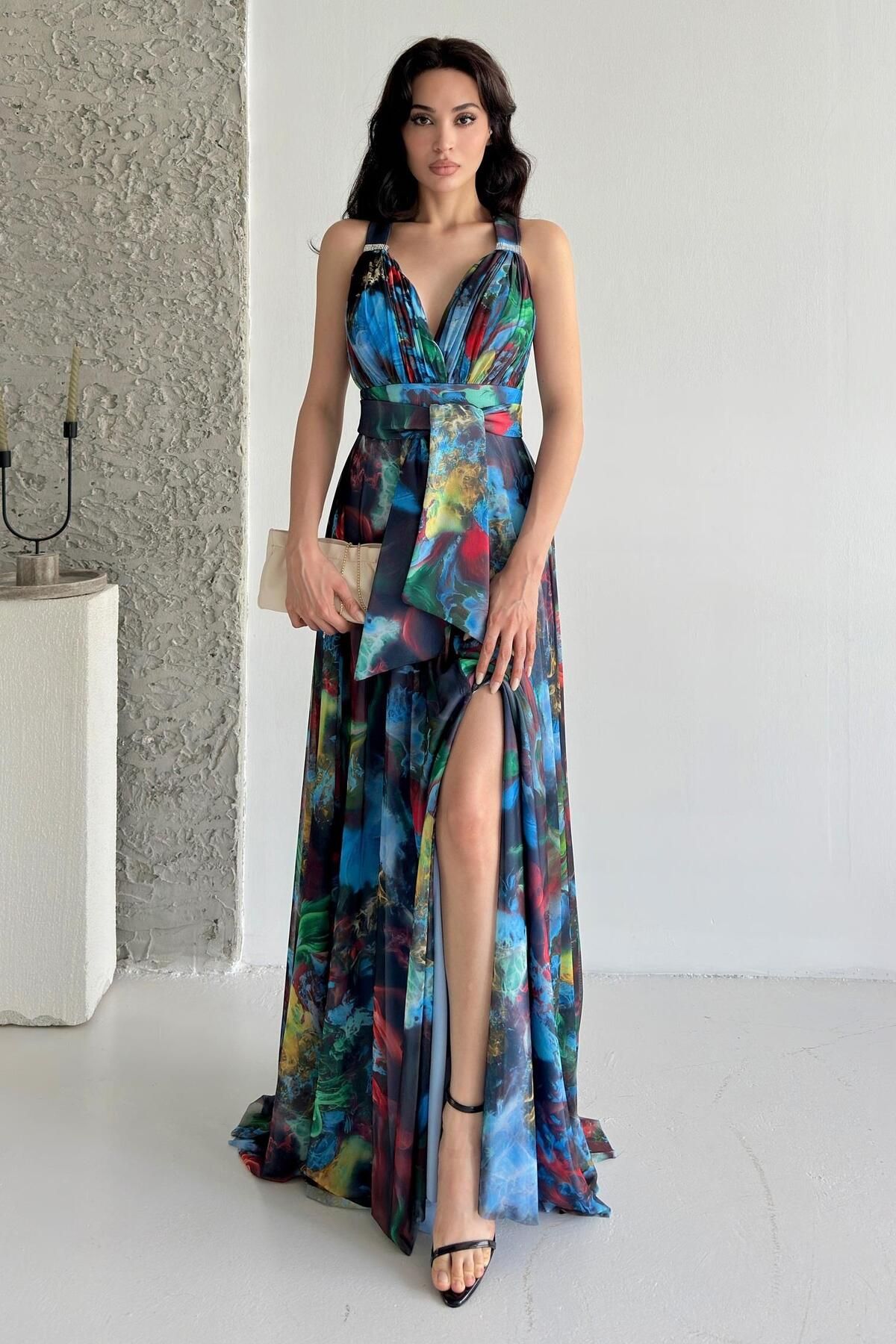 Serica Moda Mavi Desenli Bağlamalı Yırtmaç Detaylı Maxi Şifon Abiye