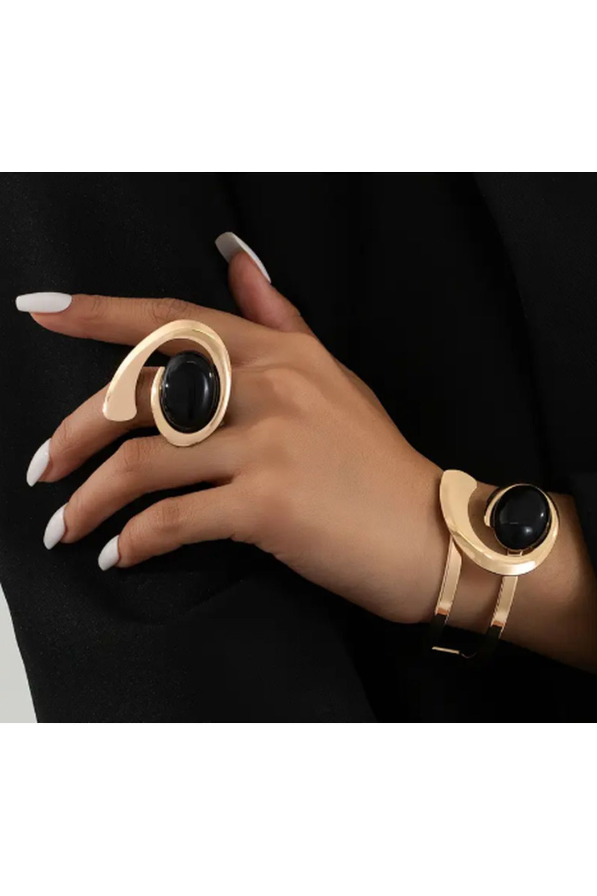 SE Jewellery Collection Selin Ersoy Siyah Taş Detaylı Altın Renk Modern Bileklik ve Yüzük Takımı