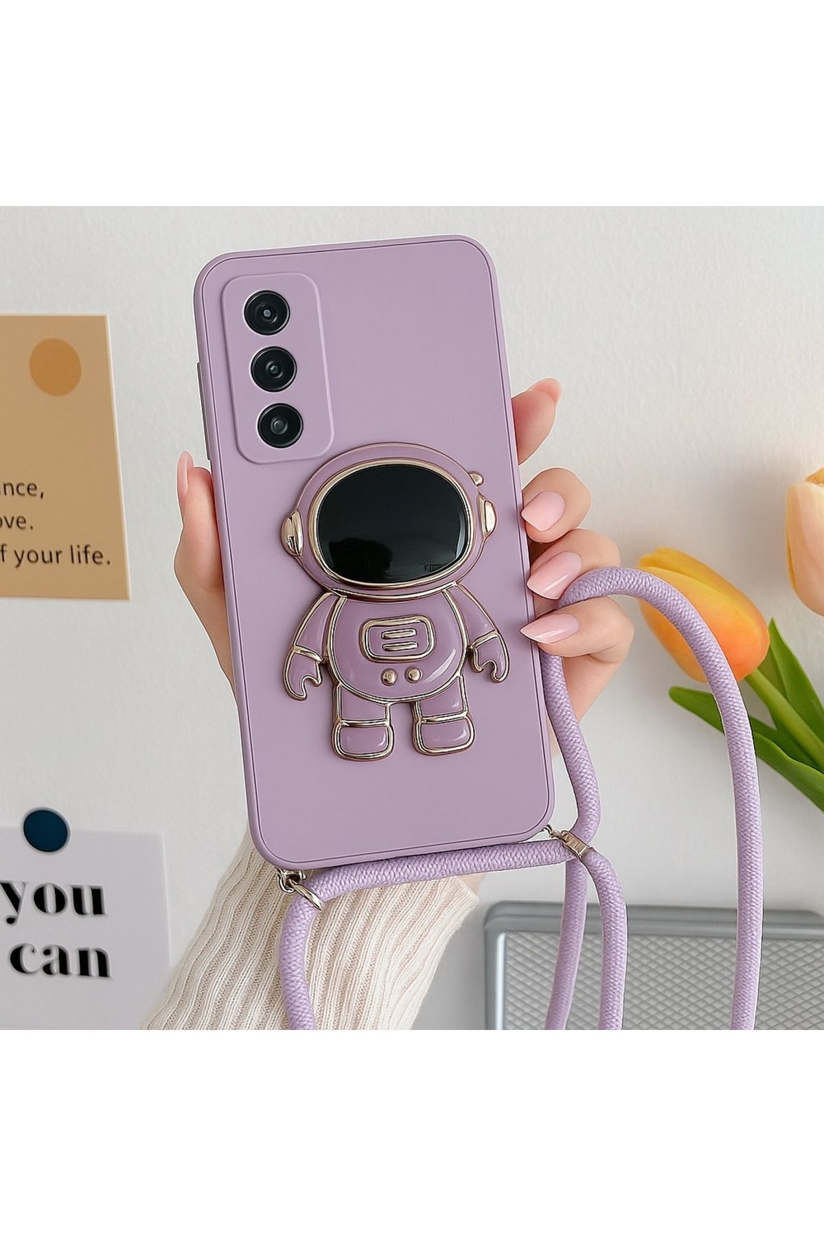Coverzone Samsung Galaxy A16 ile Uyumlu Ipli Boyun Askılı Astronot Figürlü Kılıf Pastel Renkli Kılıf