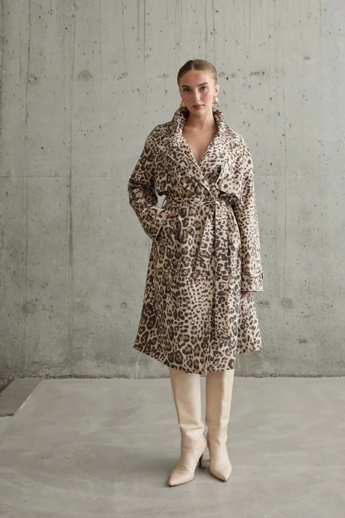 Butik Leopar Ön Ve Arkası Pelerinli Kaban