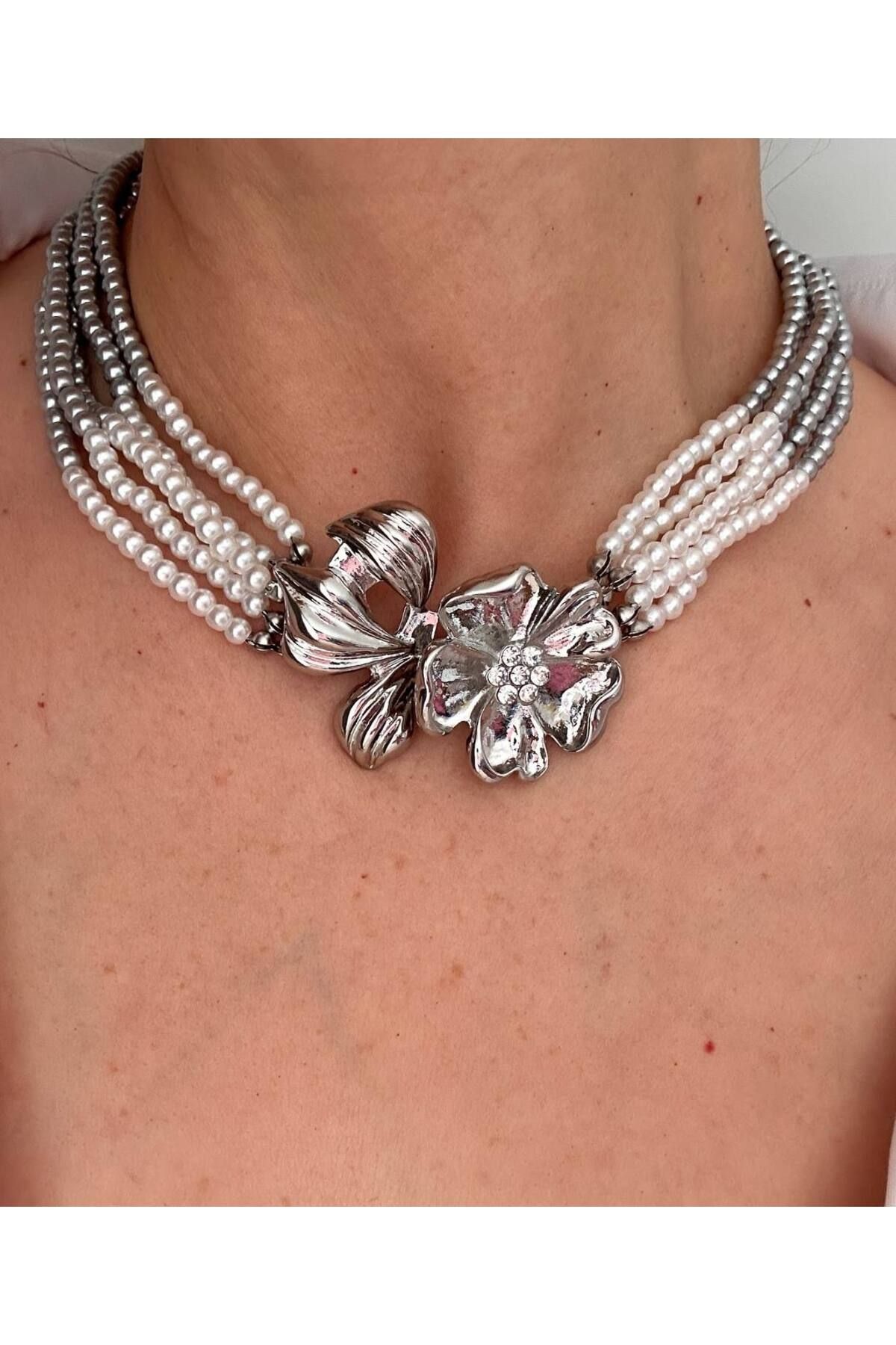 Esmeray Aksesuar Gümüş Renk Rodyum Kaplama Zirkon Taşlı Beyaz ve Gri İnci Detaylı Çiçek Figürlü 5 Sıralı Choker Kolye