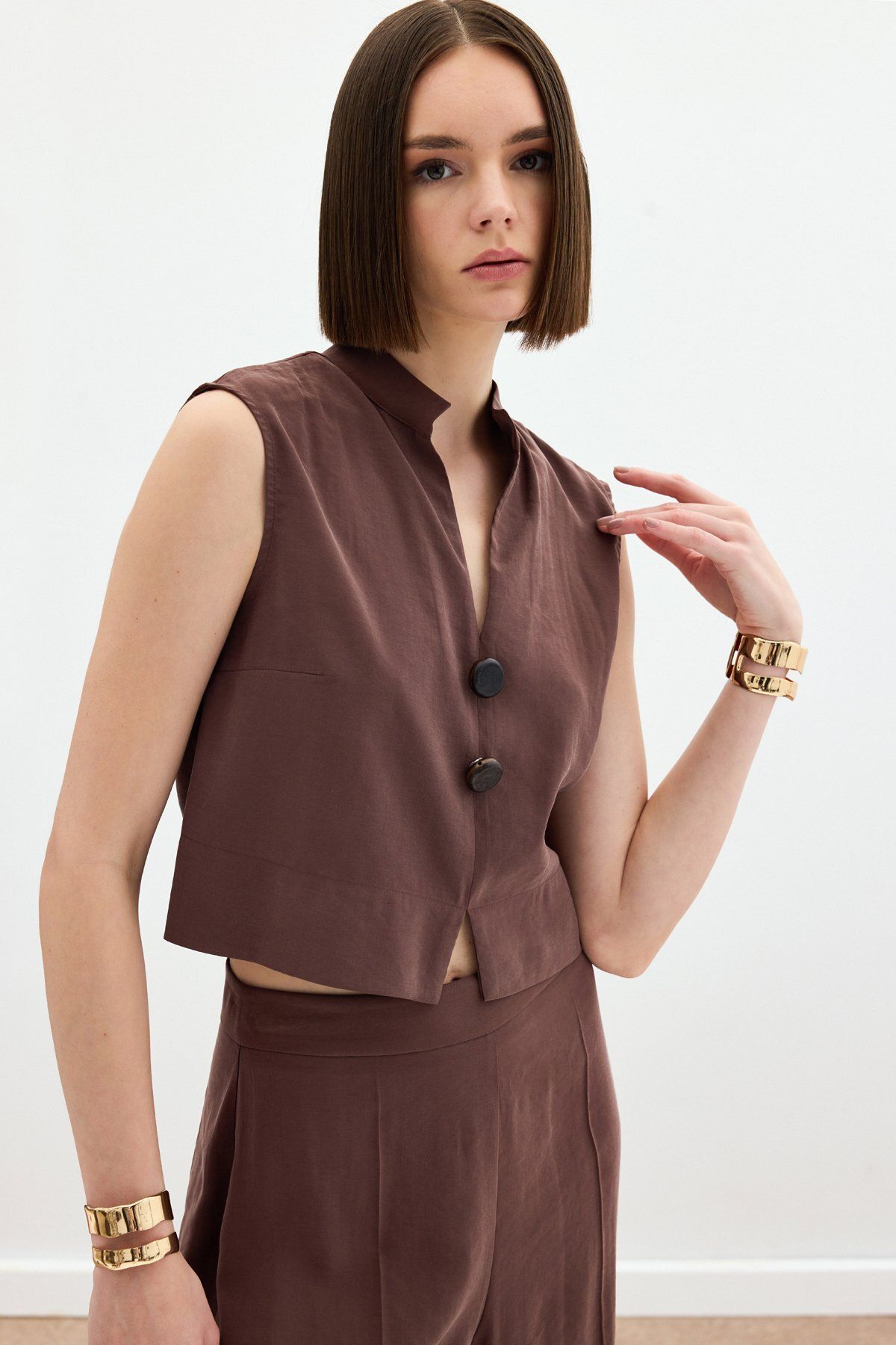 Sateen Süs Düğme Detaylı Bluz - Kahve