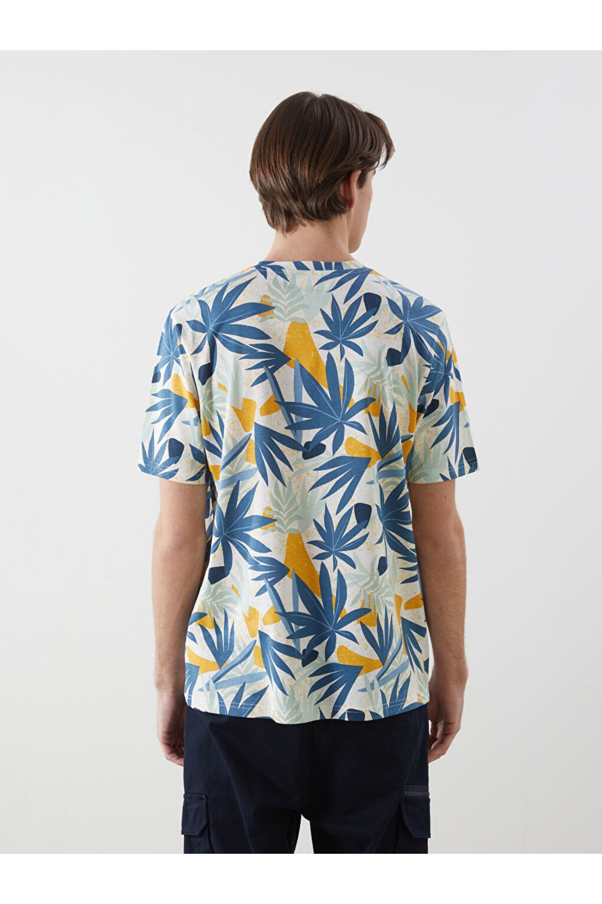 LC Waikiki-New Season Crew Neck εμπριμέ χτενισμένο βαμβακερό ανδρικό Tisort - S5FE24Z8 4